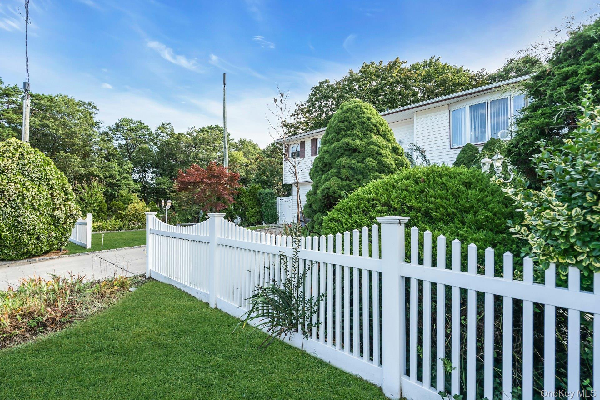 Single Family Abbey  Suffolk County, NY 11706, MLS-907681-3