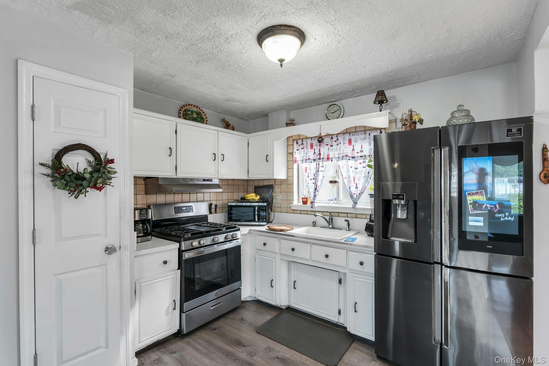 Single Family Abbey  Suffolk County, NY 11706, MLS-907681-8