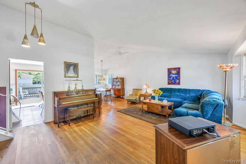 Single Family Haypath Nassau County, NY 11804, MLS-907688-10