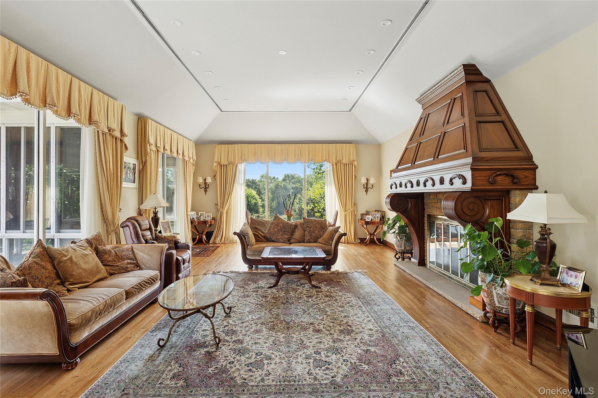 Single Family Chanticlare Nassau County, NY 11030, MLS-907698-10