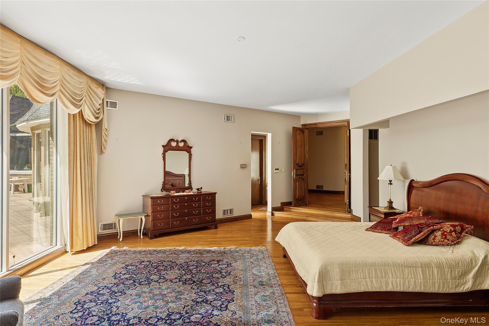 Single Family Chanticlare Nassau County, NY 11030, MLS-907698-13