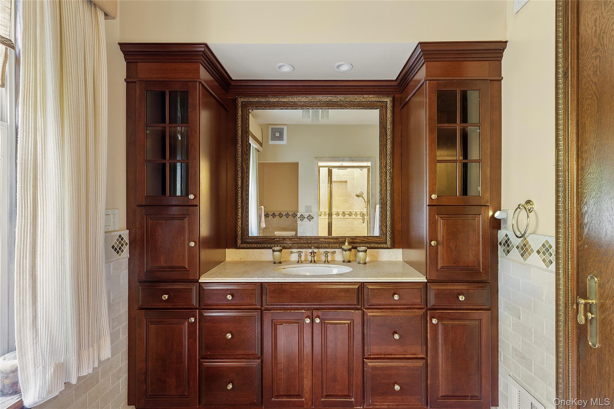 Single Family Chanticlare Nassau County, NY 11030, MLS-907698-16