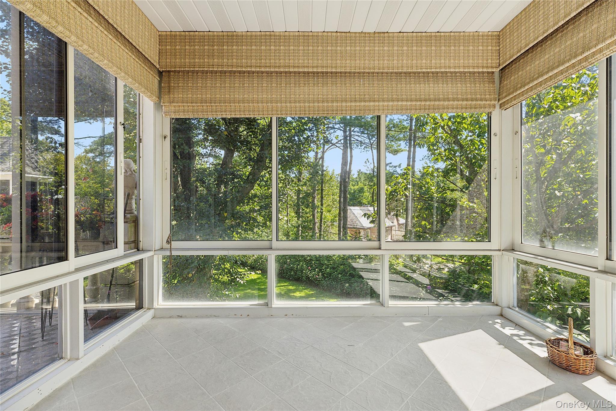 Single Family Chanticlare Nassau County, NY 11030, MLS-907698-26