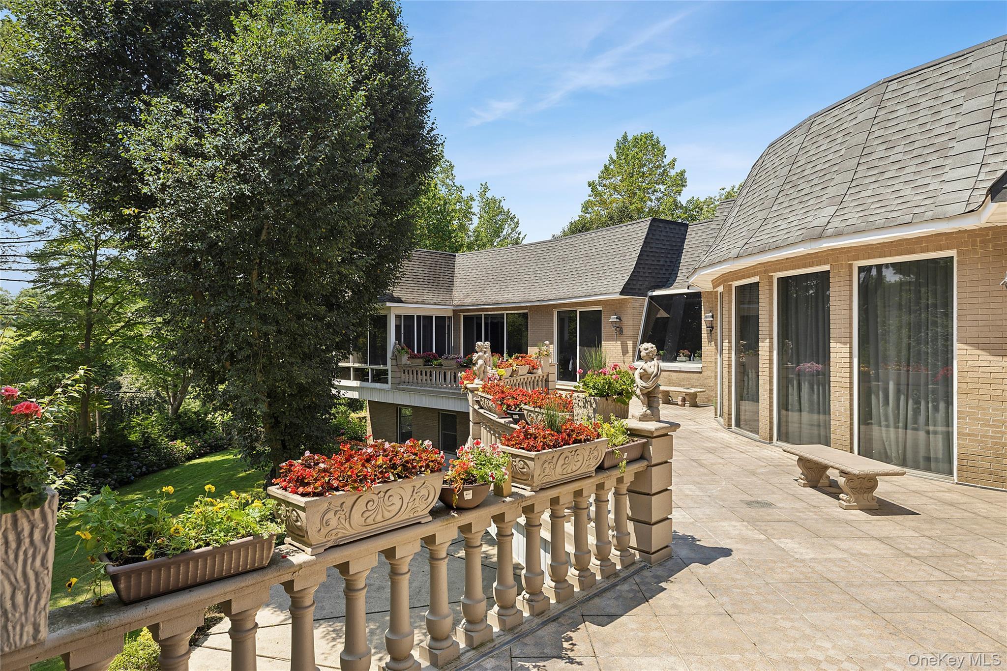 Single Family Chanticlare Nassau County, NY 11030, MLS-907698-28