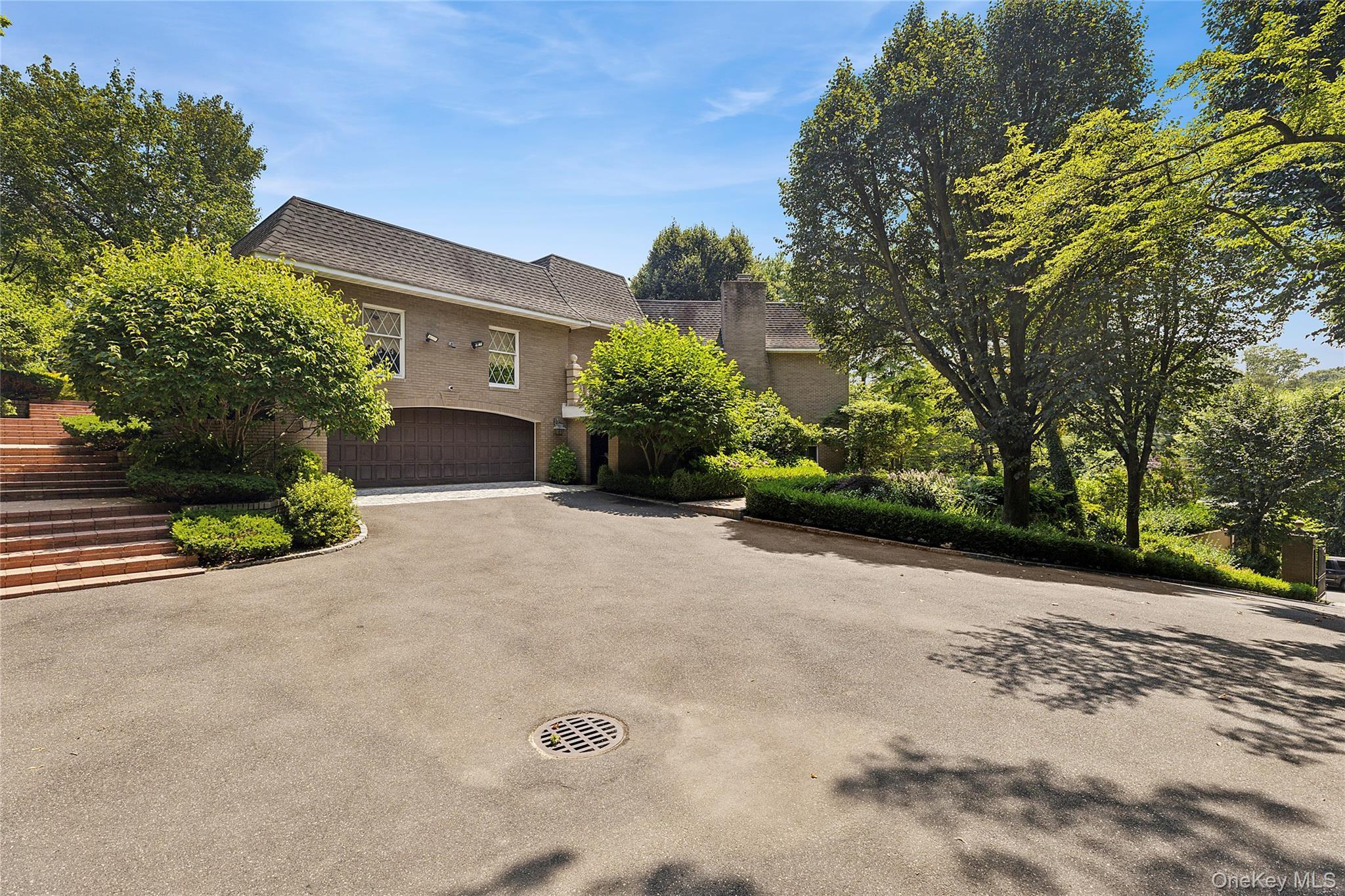 Single Family Chanticlare Nassau County, NY 11030, MLS-907698-35