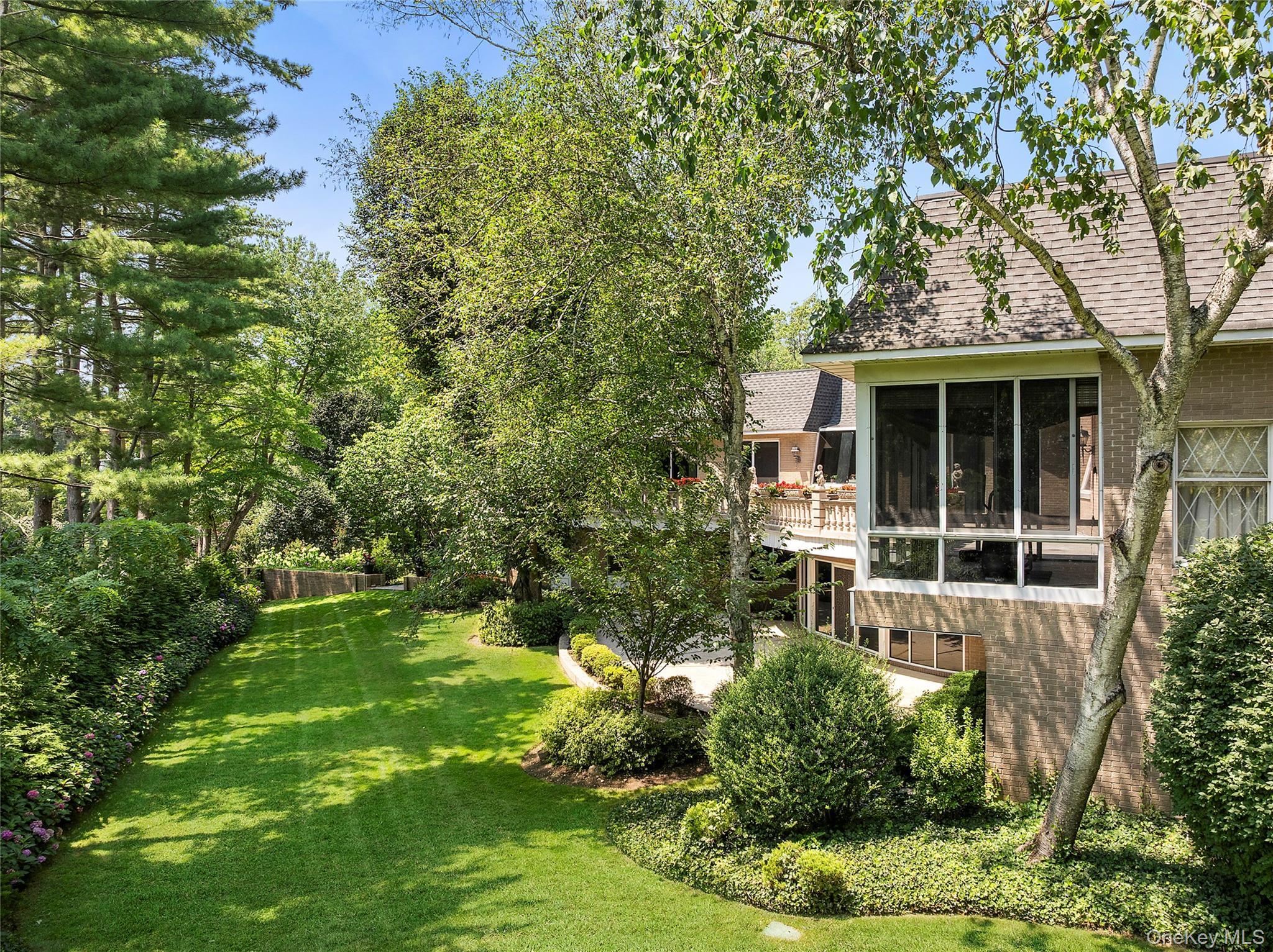 Single Family Chanticlare Nassau County, NY 11030, MLS-907698-38