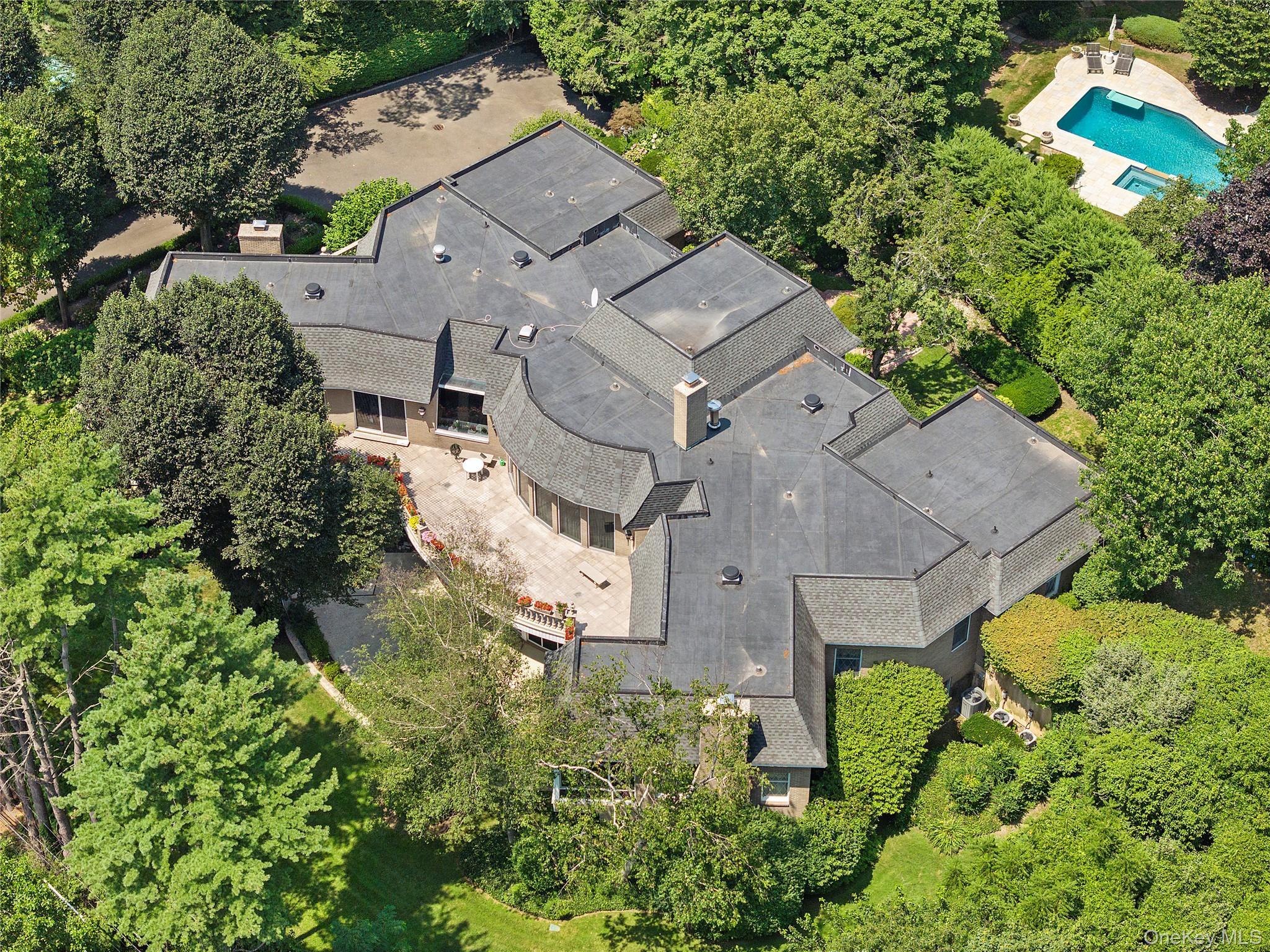 Single Family Chanticlare Nassau County, NY 11030, MLS-907698-40