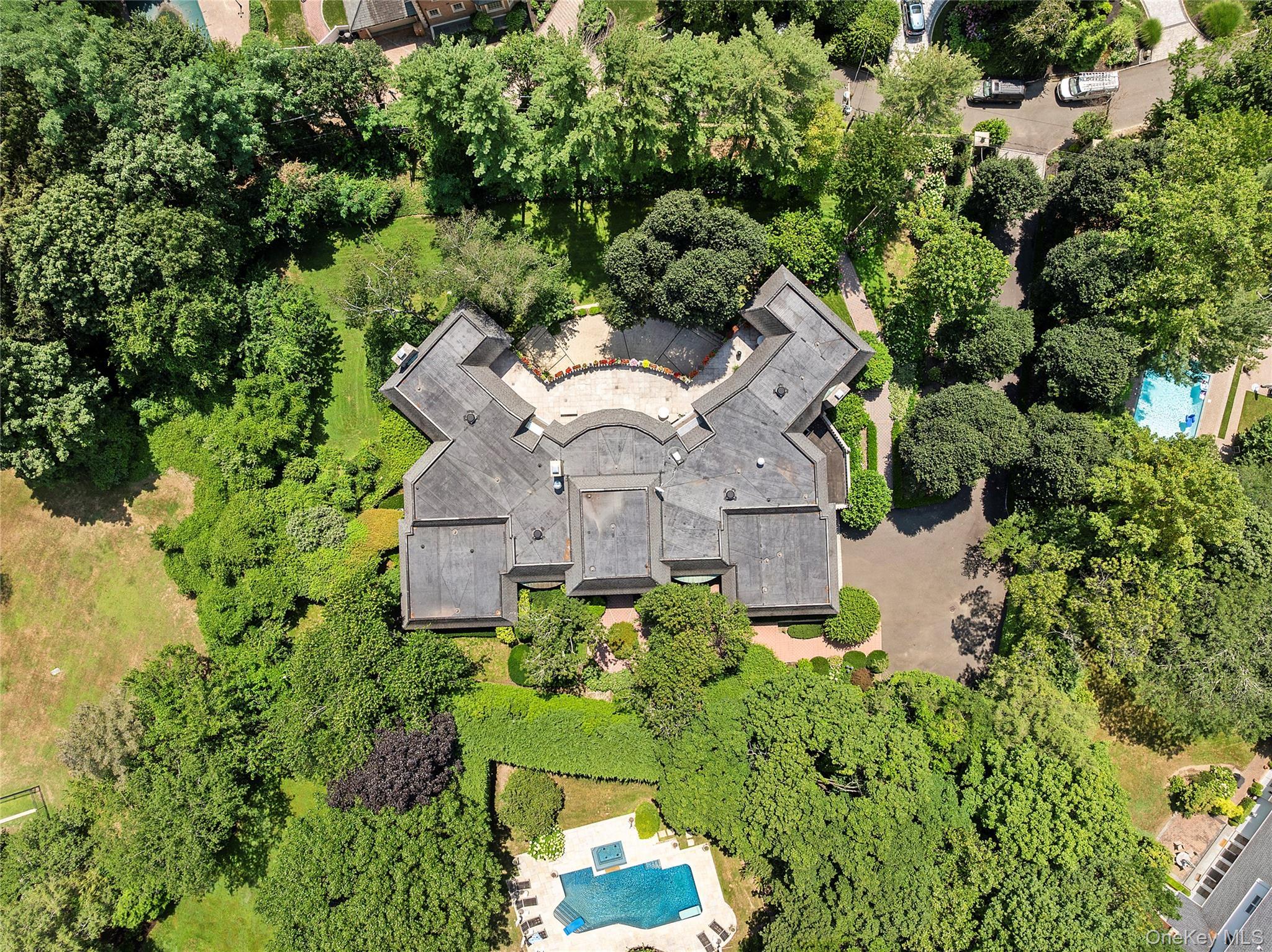 Single Family Chanticlare Nassau County, NY 11030, MLS-907698-41