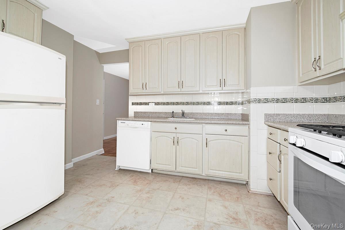 Coop Kappock Bronx, NY 10463, MLS-907741-8