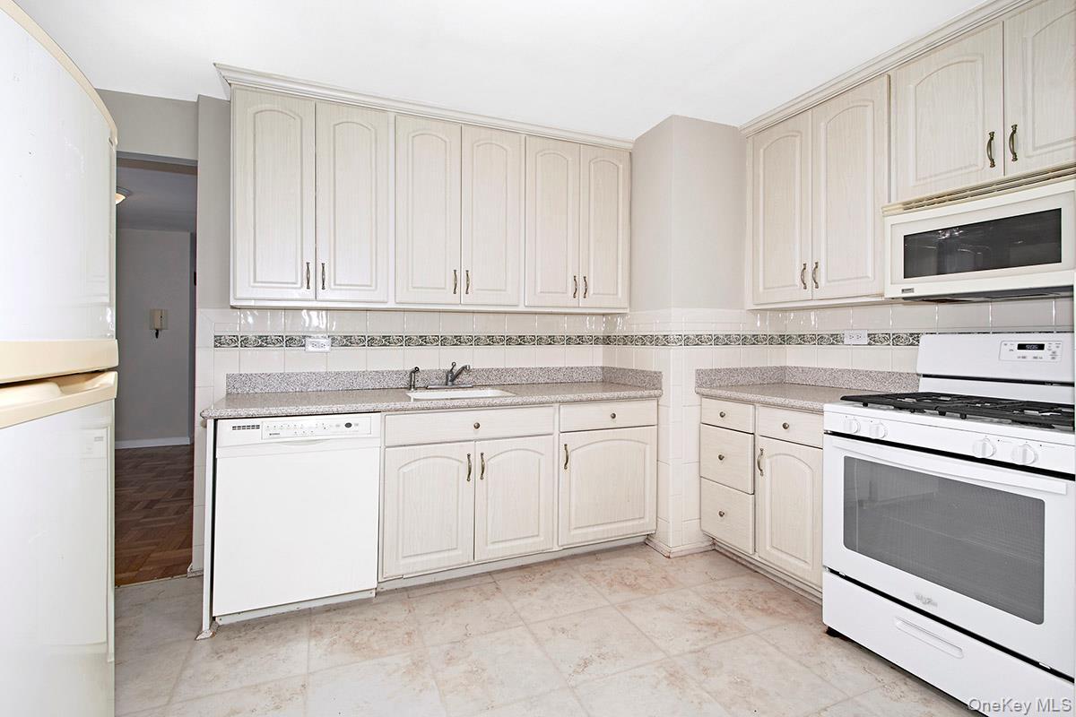 Coop Kappock Bronx, NY 10463, MLS-907741-9