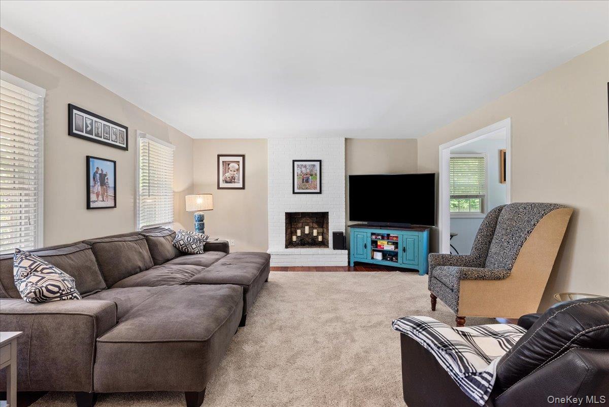 Single Family Oak Suffolk County, NY 11946, MLS-907762-10