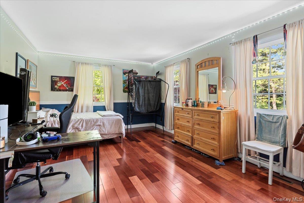 Single Family Oak Suffolk County, NY 11946, MLS-907762-21