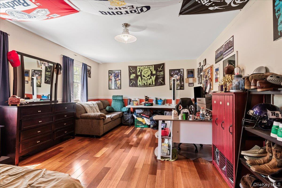 Single Family Oak Suffolk County, NY 11946, MLS-907762-22