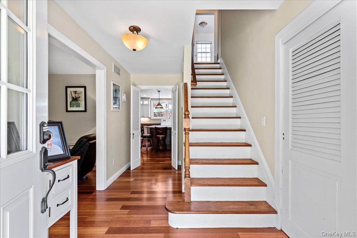 Single Family Oak Suffolk County, NY 11946, MLS-907762-3