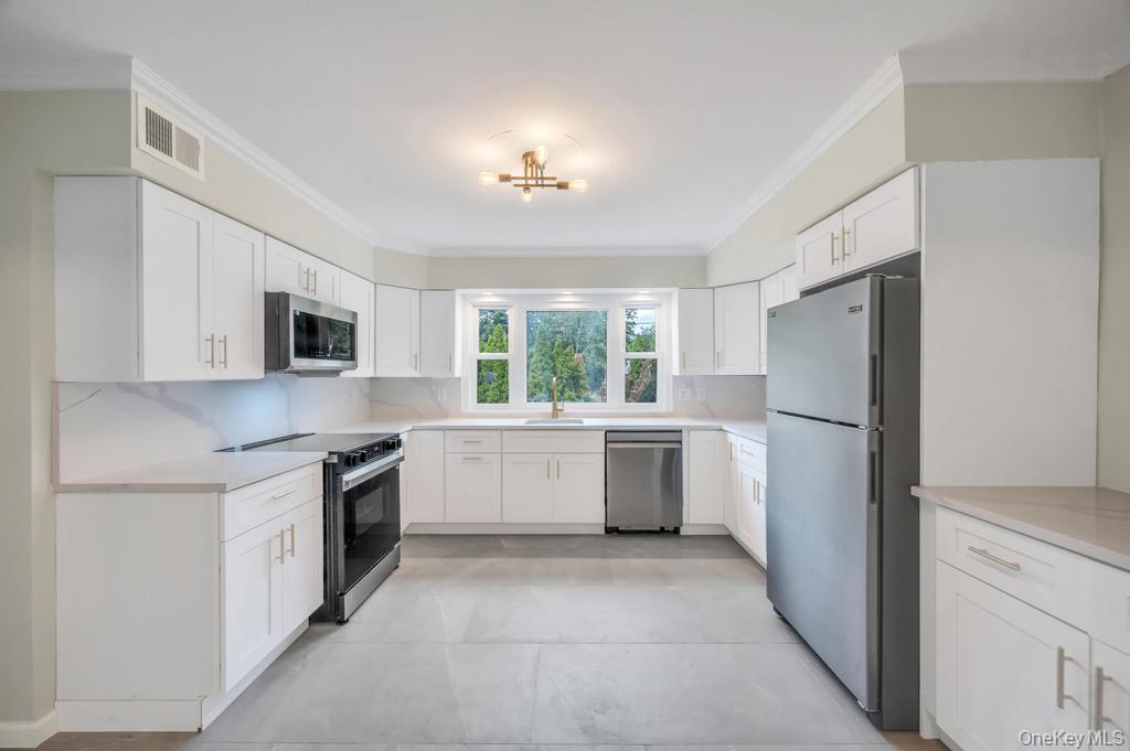 Single Family Cosgrove Nassau County, NY 11542, MLS-907784-12