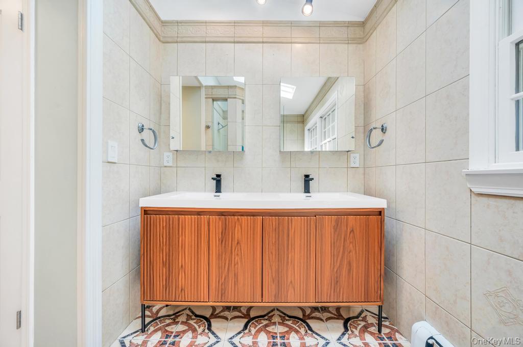 Single Family Cosgrove Nassau County, NY 11542, MLS-907784-20