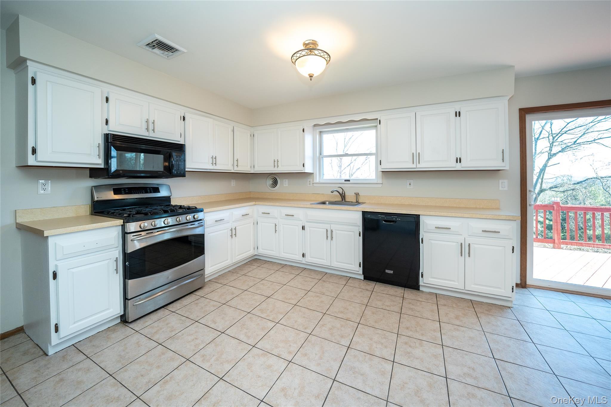 Single Family Walter  Rockland County, NY 10980, MLS-907873-4