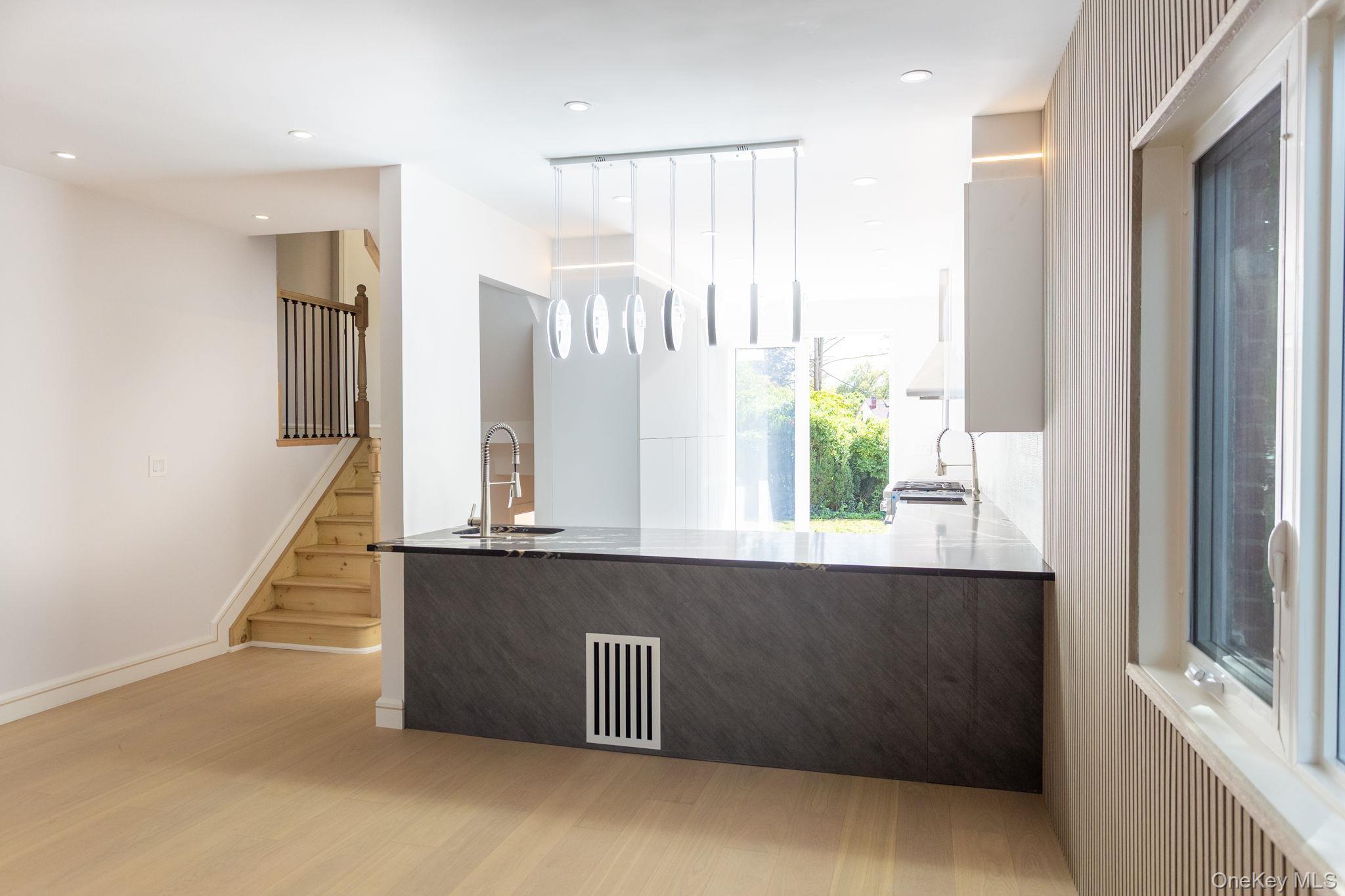 Single Family Avon Queens, NY 11432, MLS-907913-6