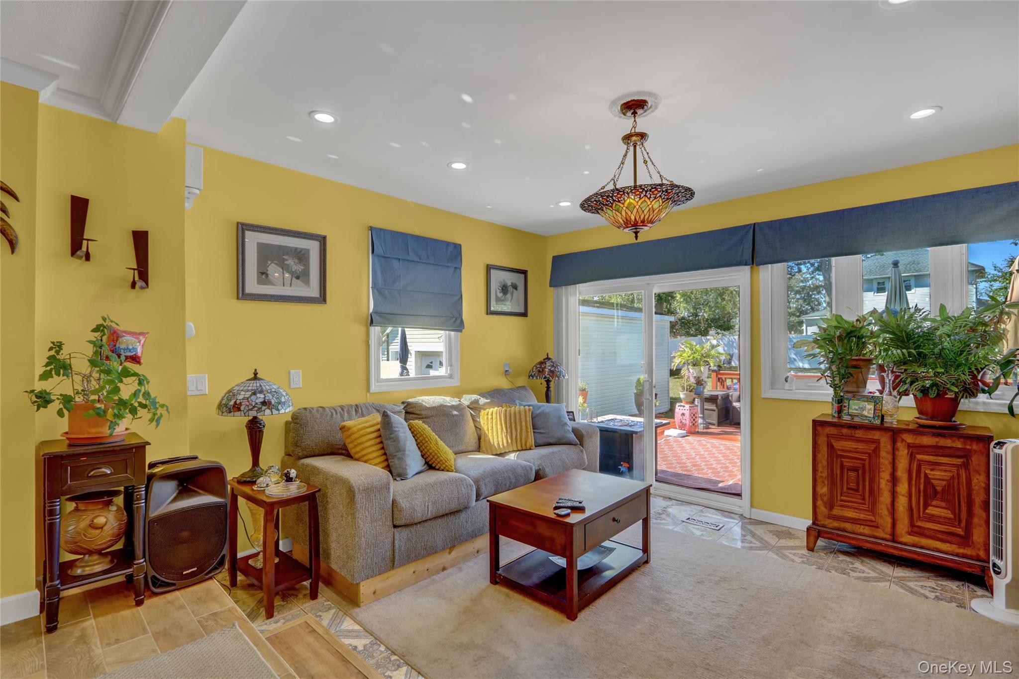 Single Family Center  Suffolk County, NY 11706, MLS-908006-10