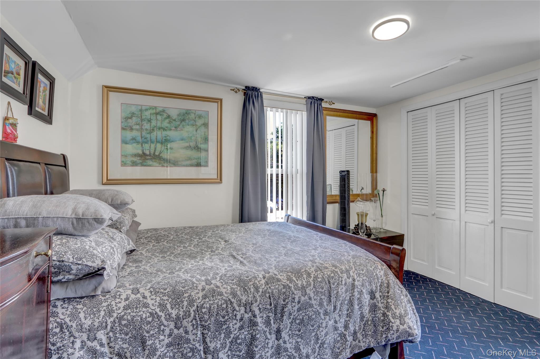 Single Family Center  Suffolk County, NY 11706, MLS-908006-12