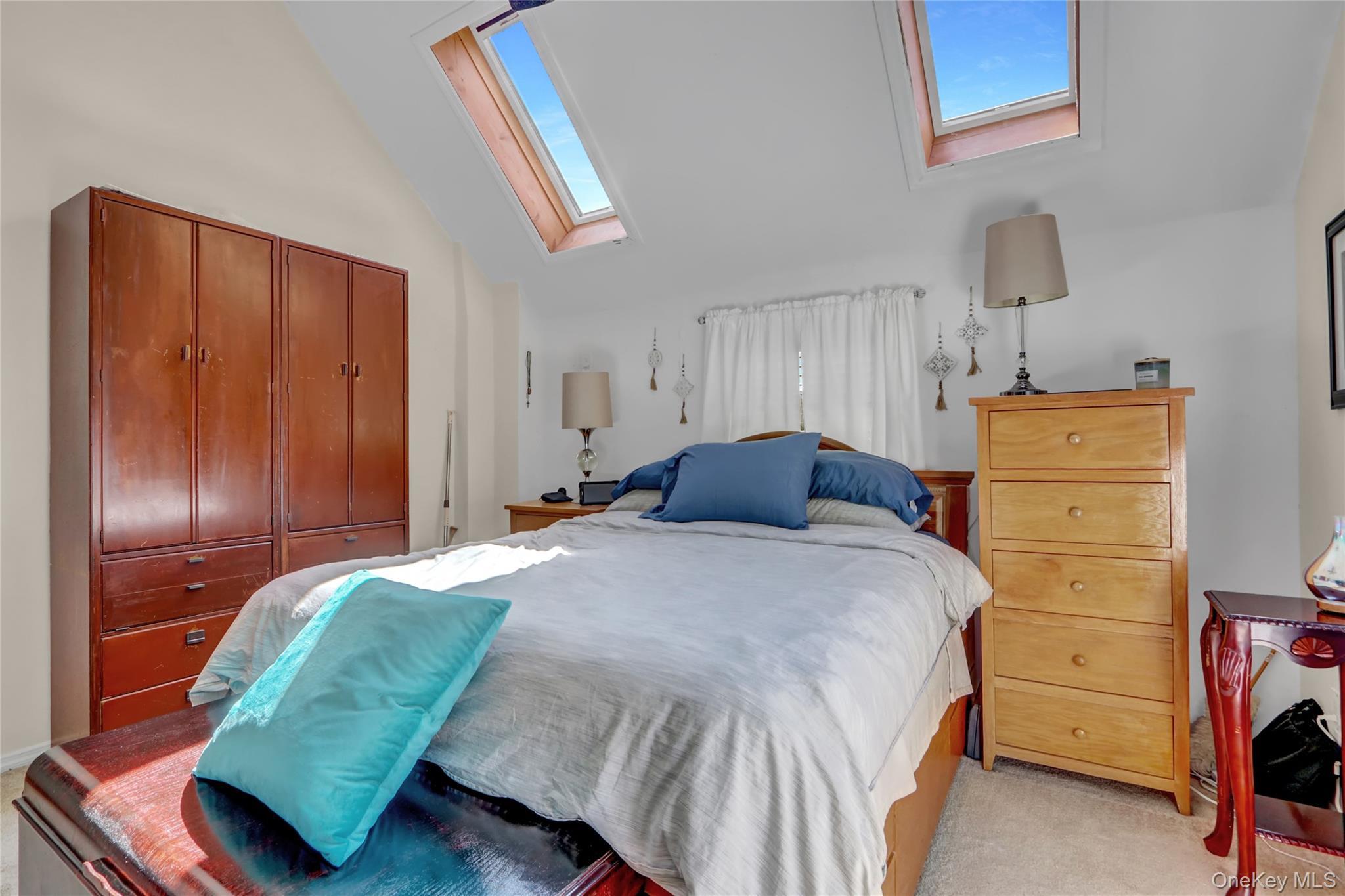 Single Family Center  Suffolk County, NY 11706, MLS-908006-16