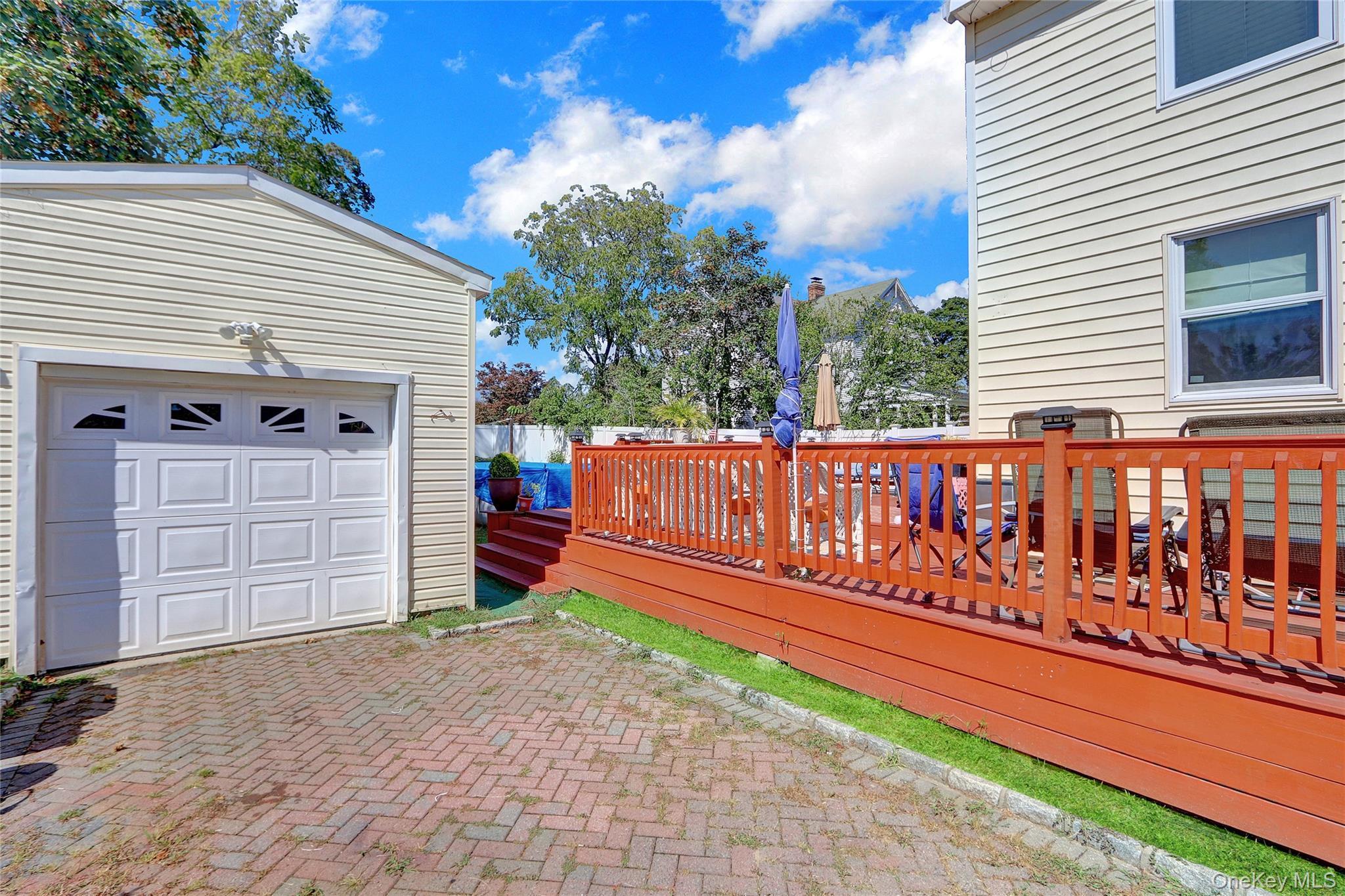 Single Family Center  Suffolk County, NY 11706, MLS-908006-17