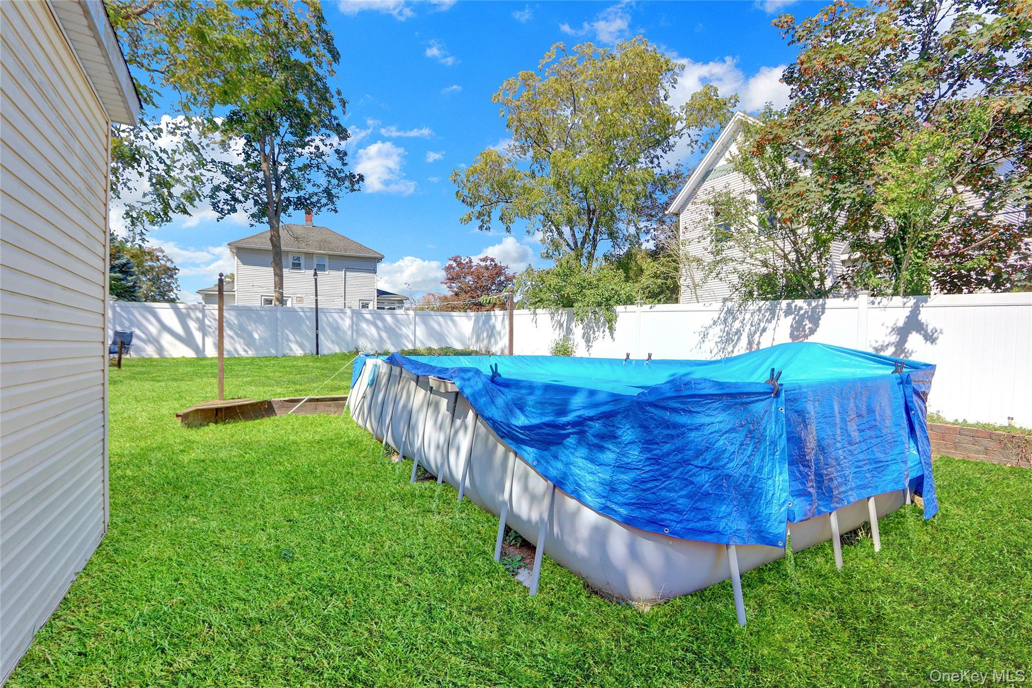 Single Family Center  Suffolk County, NY 11706, MLS-908006-18