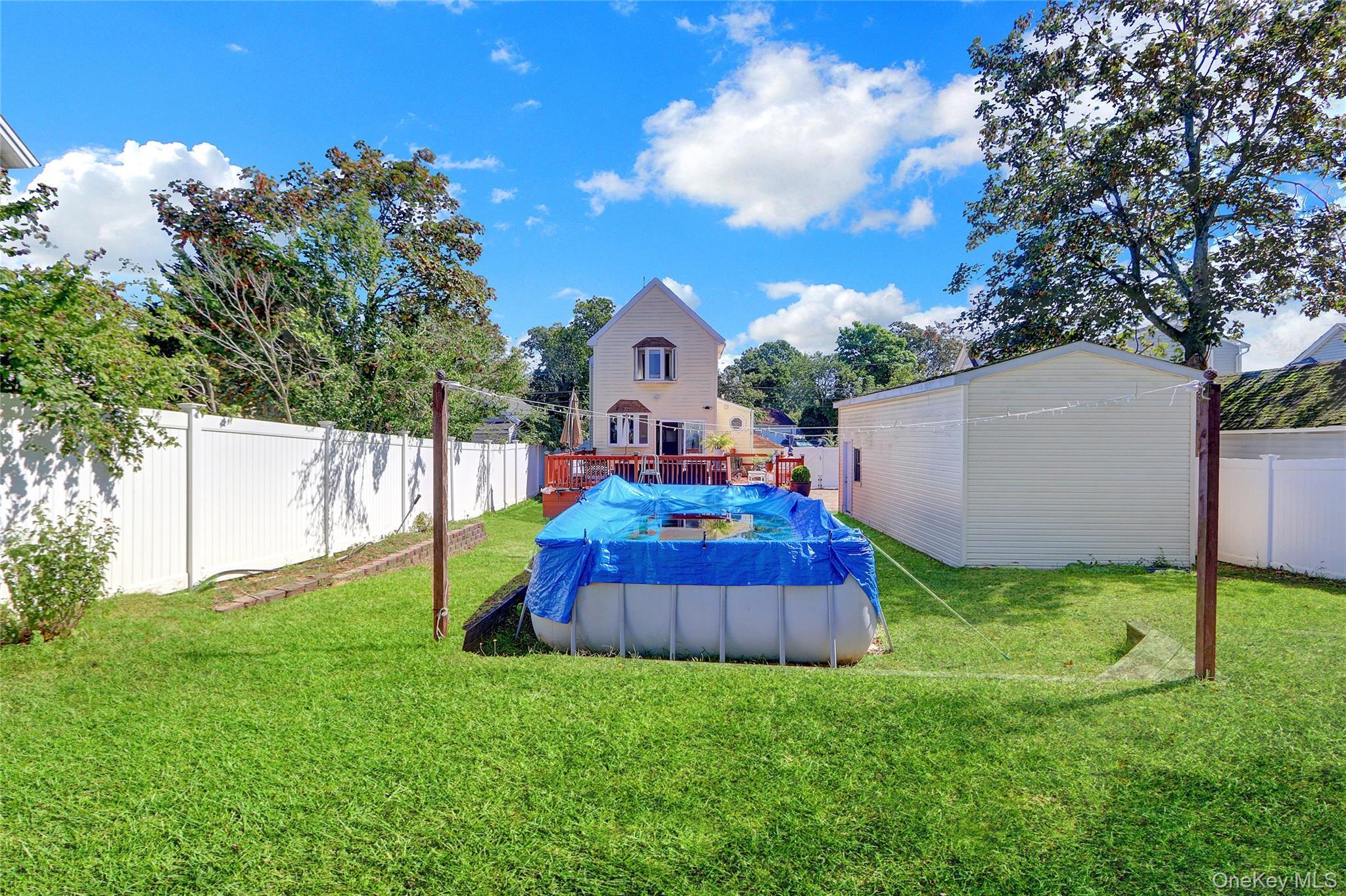 Single Family Center  Suffolk County, NY 11706, MLS-908006-19