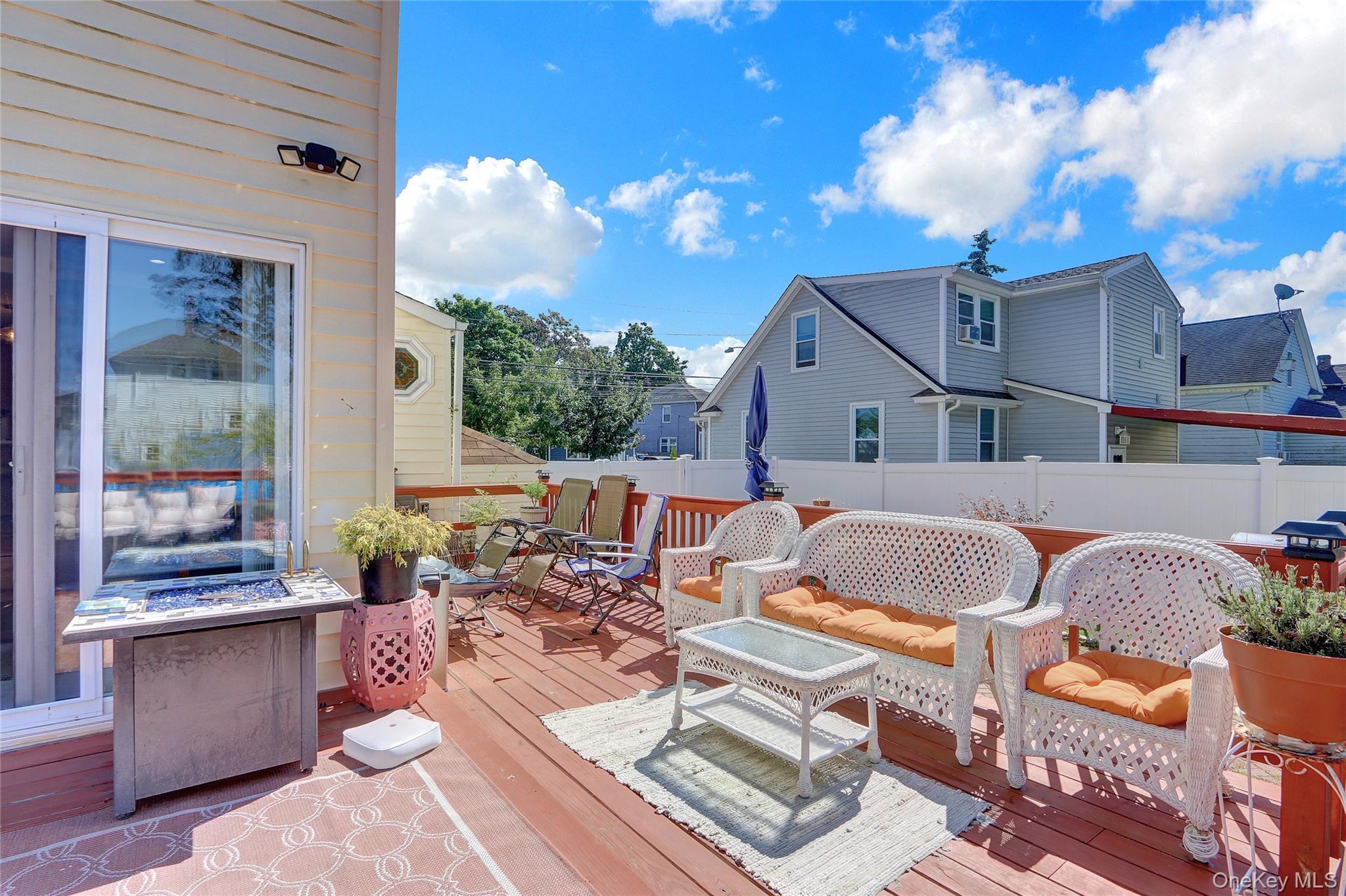 Single Family Center  Suffolk County, NY 11706, MLS-908006-21