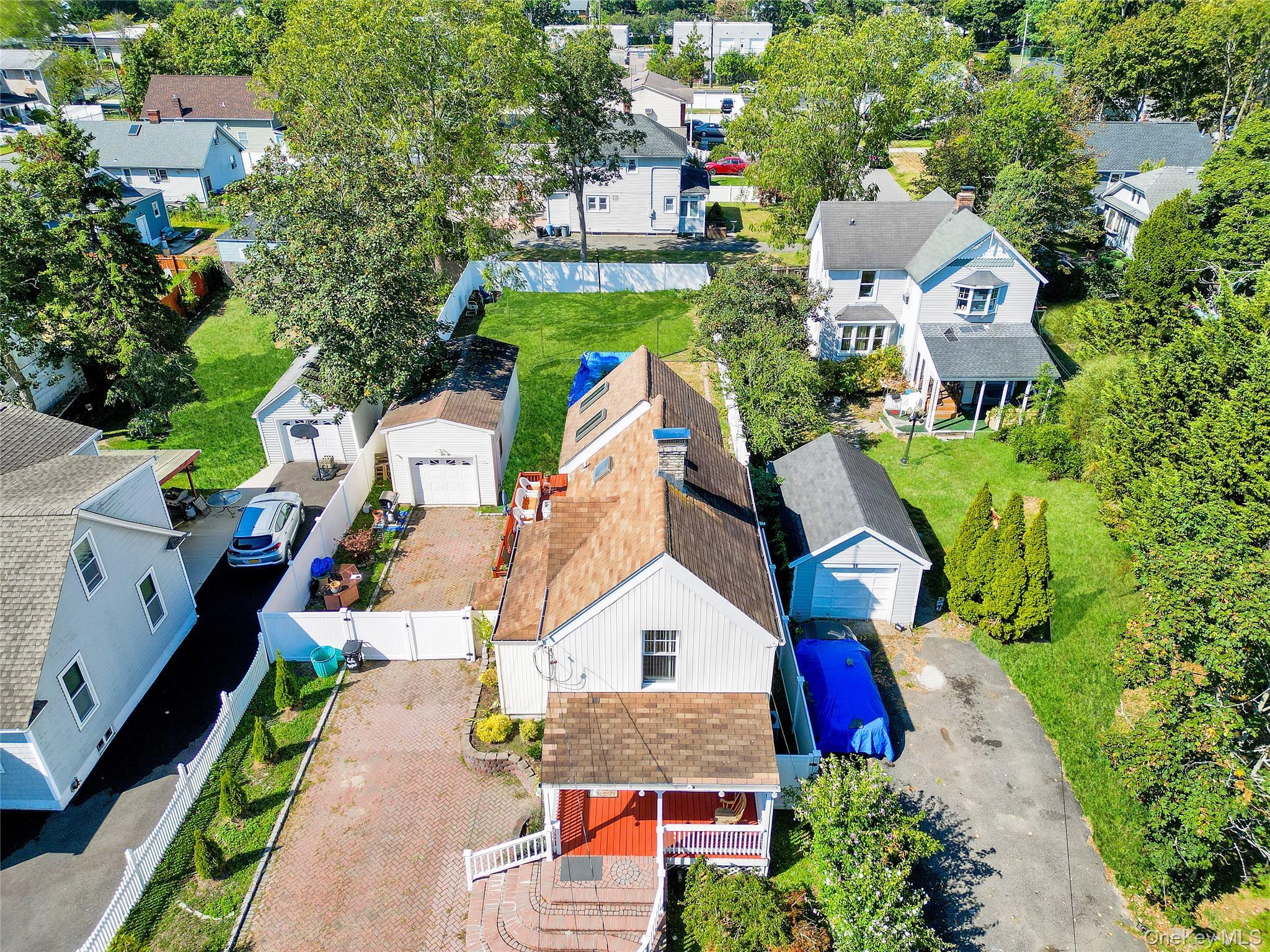 Single Family Center  Suffolk County, NY 11706, MLS-908006-22