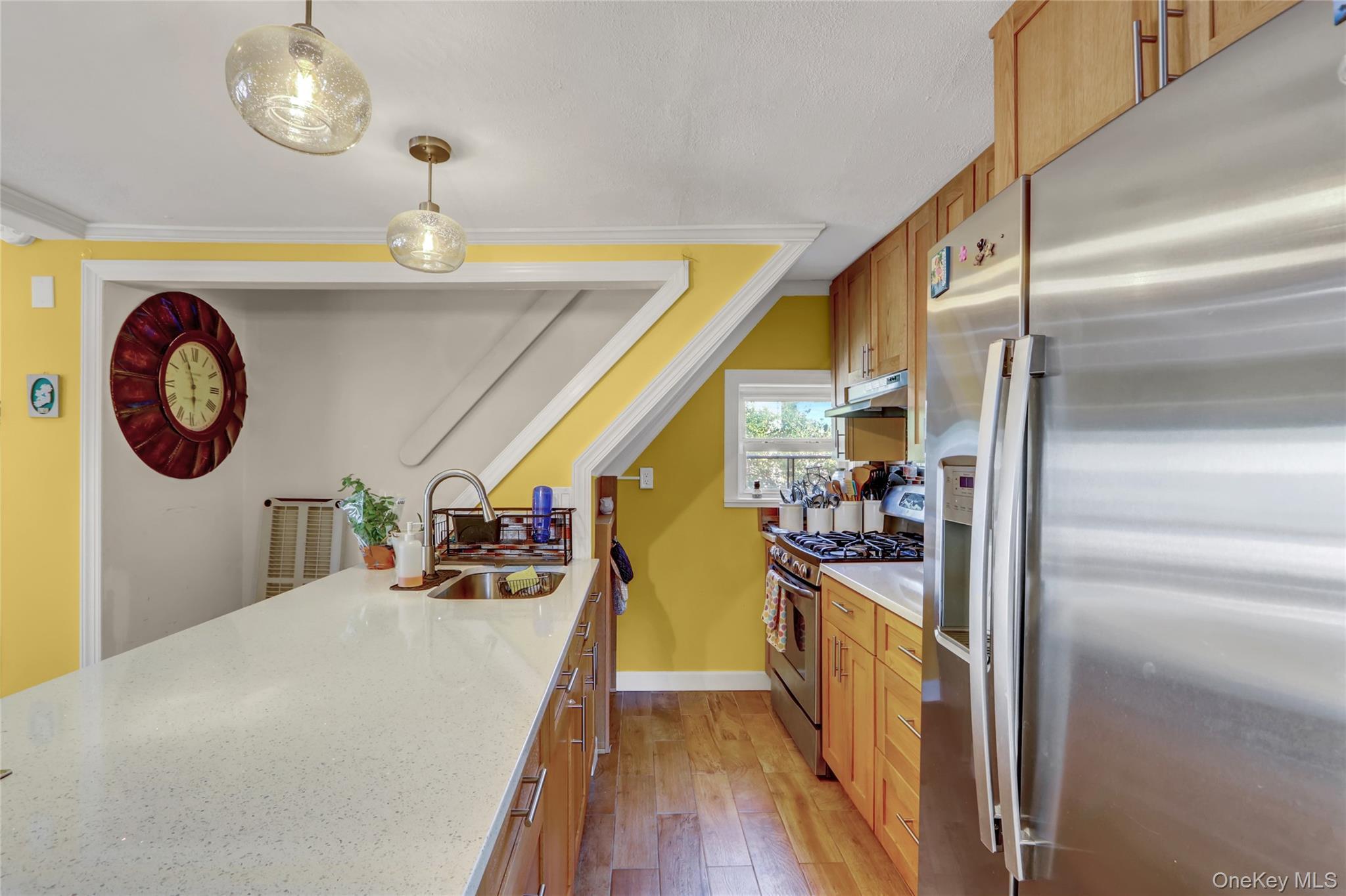 Single Family Center  Suffolk County, NY 11706, MLS-908006-5