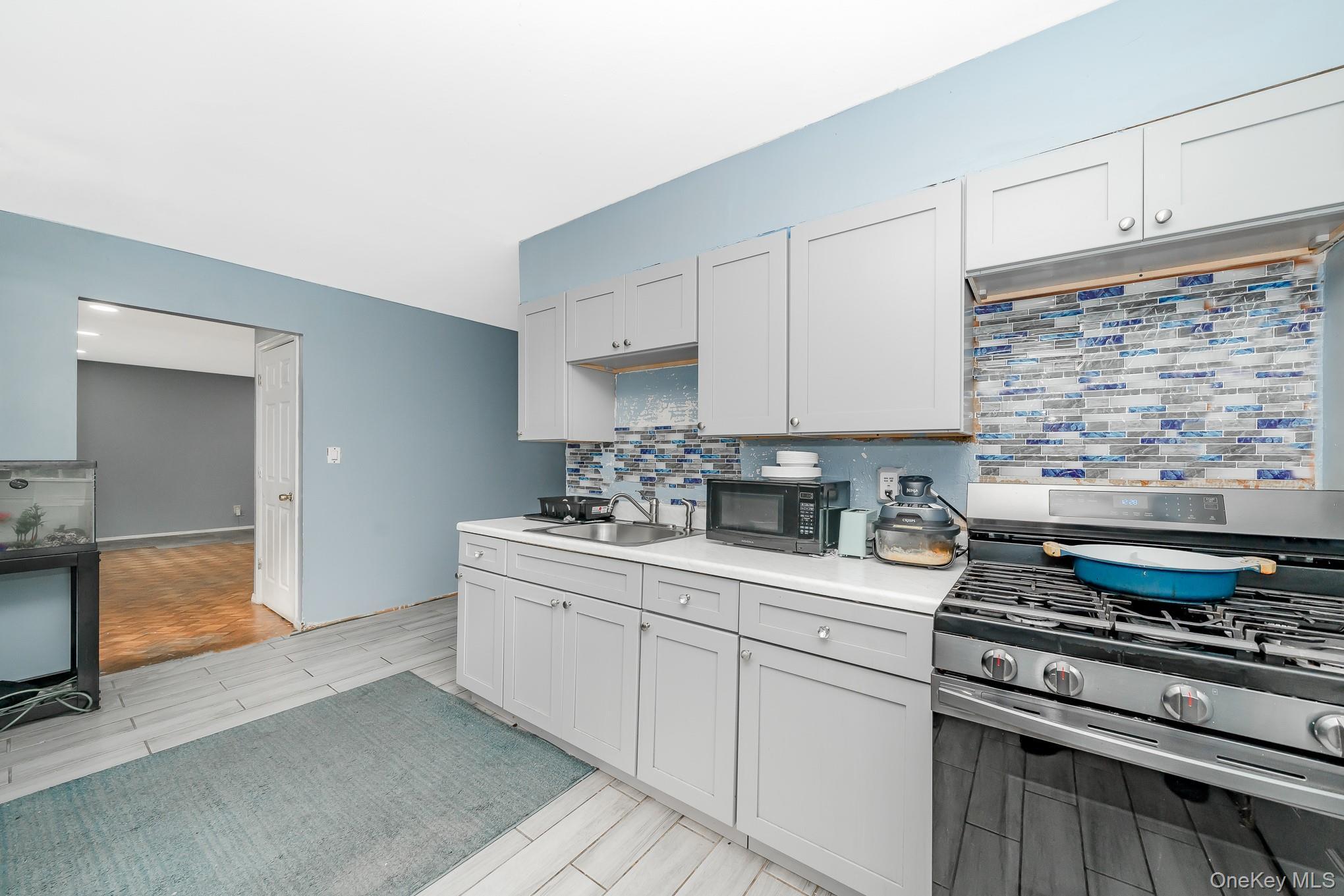 Single Family Manor  Suffolk County, NY 11706, MLS-908092-11