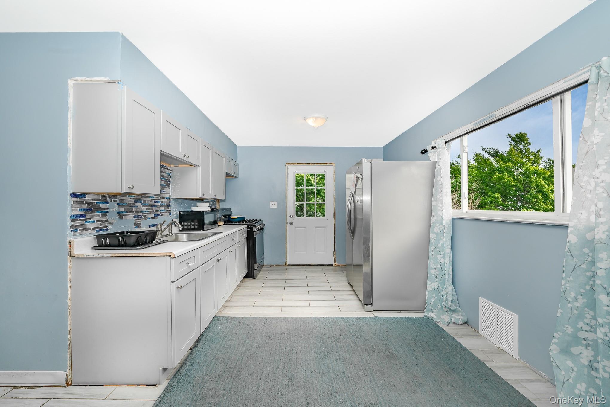 Single Family Manor  Suffolk County, NY 11706, MLS-908092-12