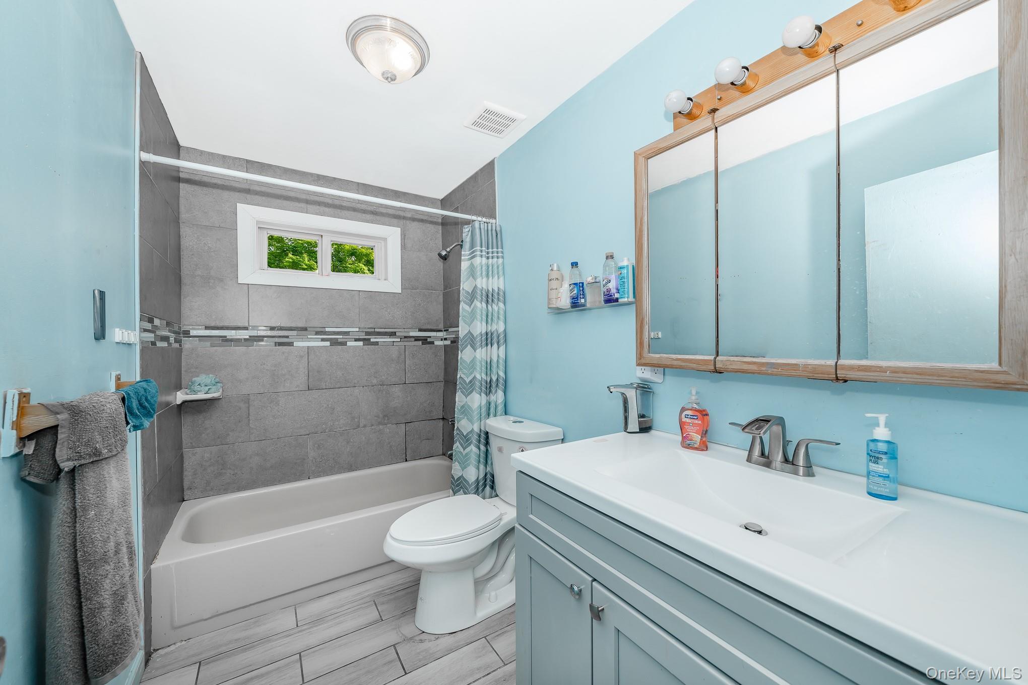 Single Family Manor  Suffolk County, NY 11706, MLS-908092-13