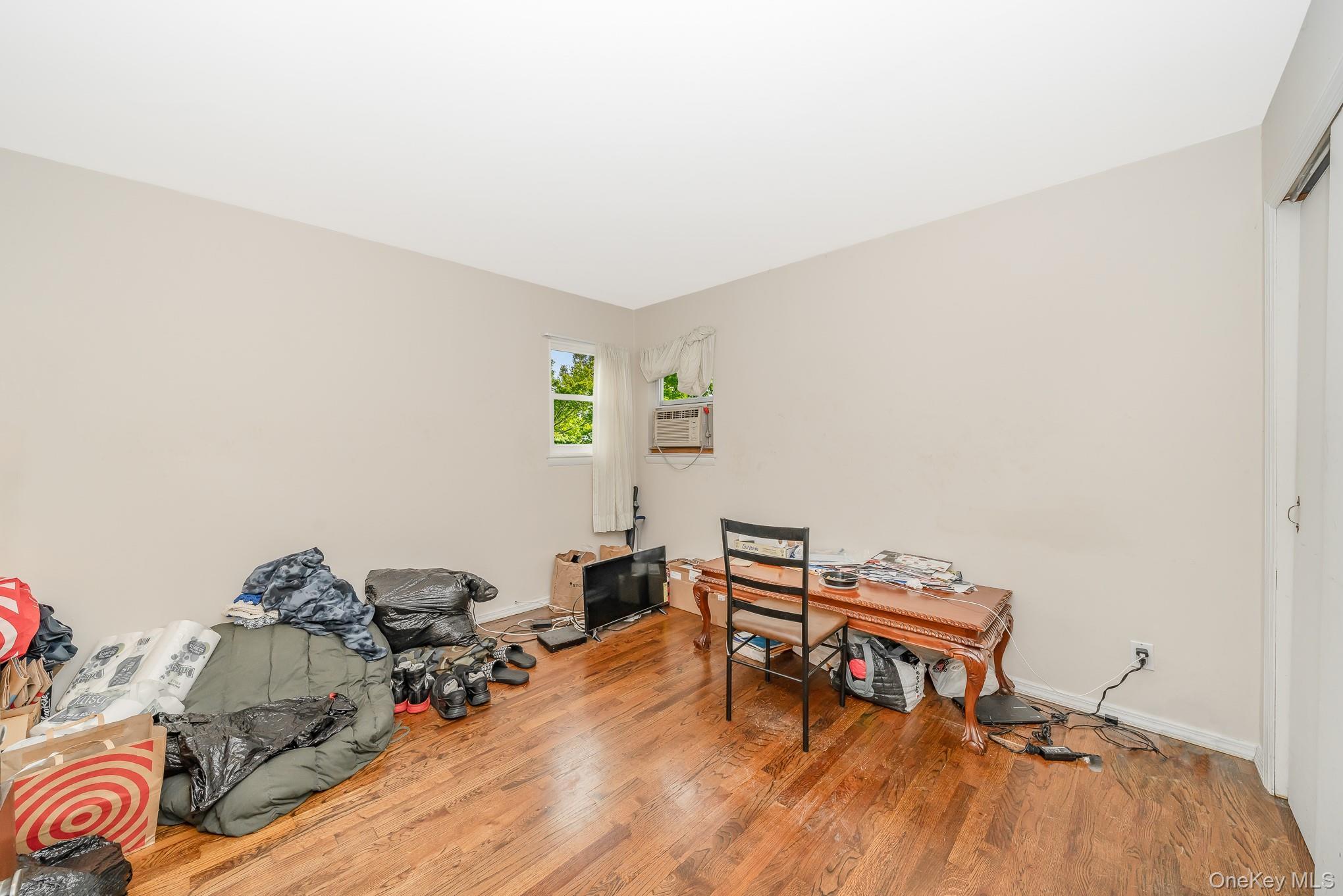 Single Family Manor  Suffolk County, NY 11706, MLS-908092-15