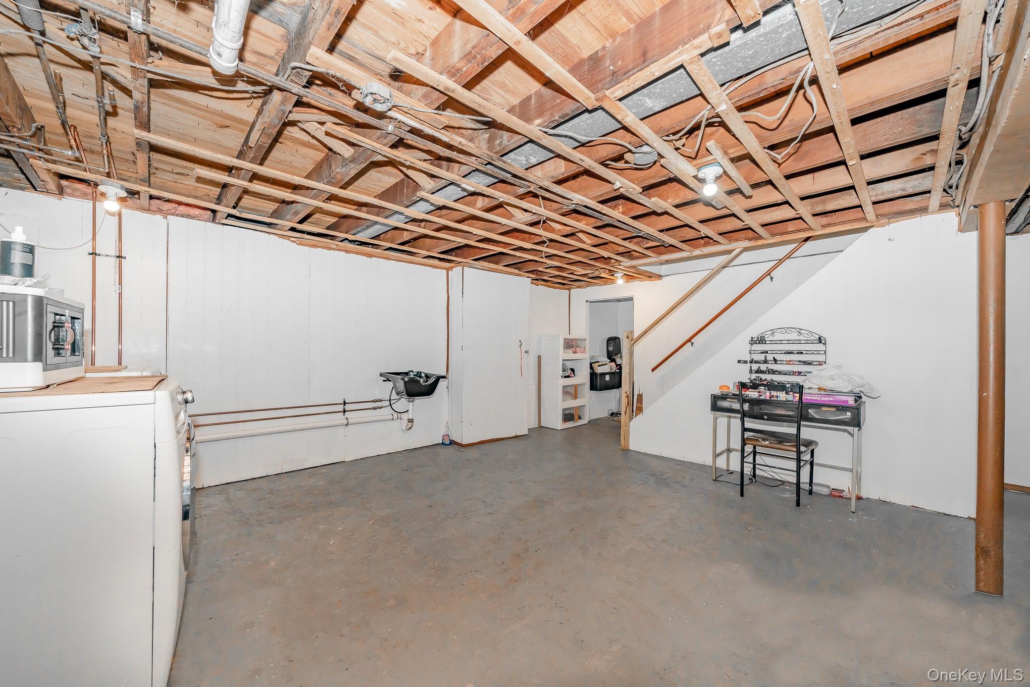 Single Family Manor  Suffolk County, NY 11706, MLS-908092-17