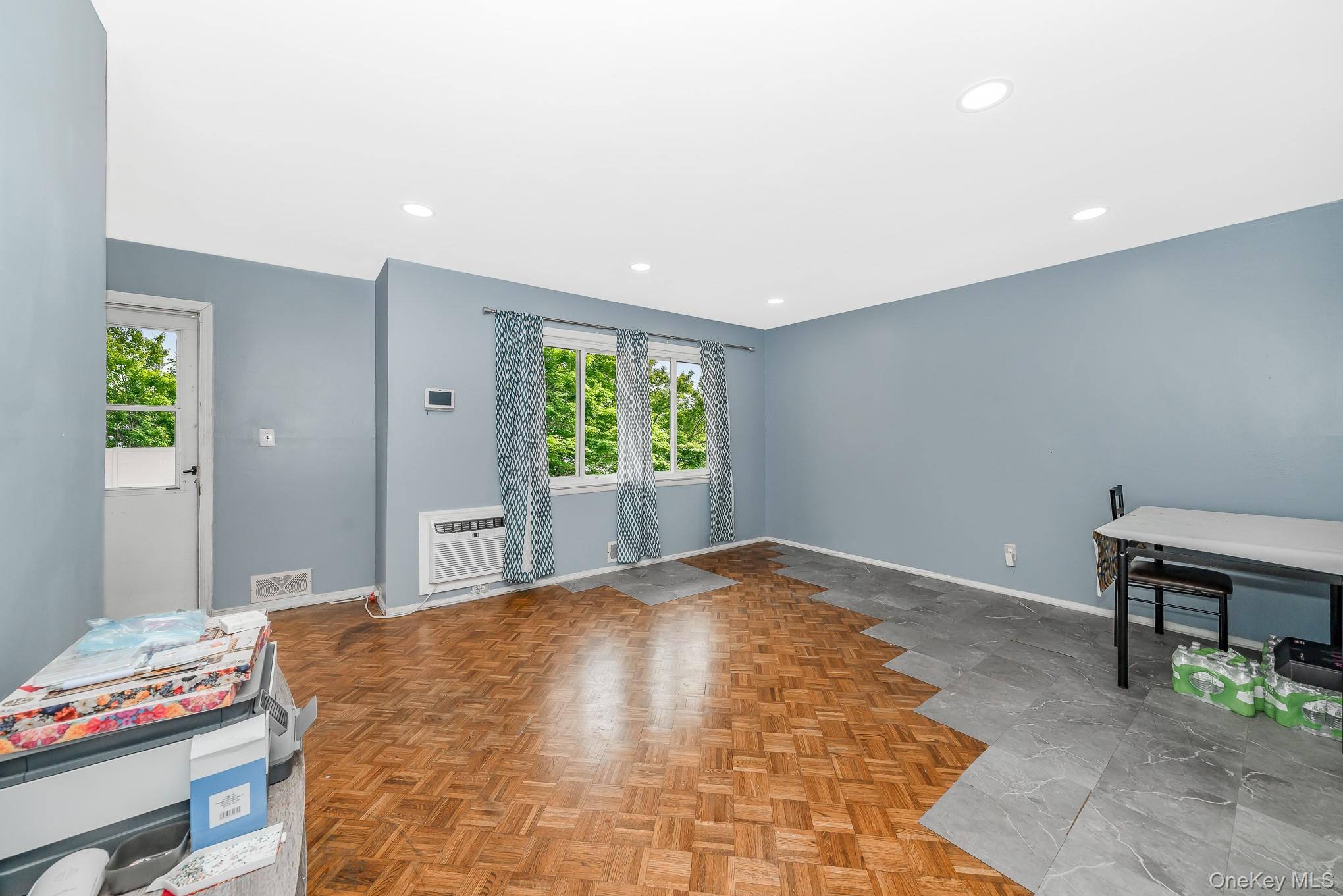 Single Family Manor  Suffolk County, NY 11706, MLS-908092-8