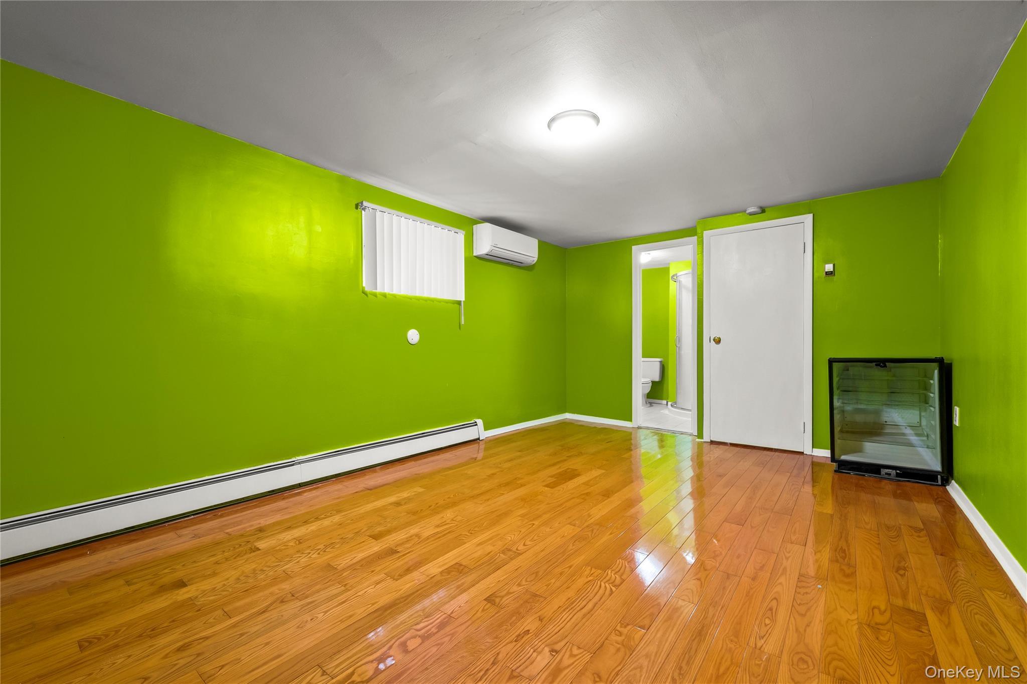 Single Family Conger  Staten Island, NY 10305, MLS-908205-21