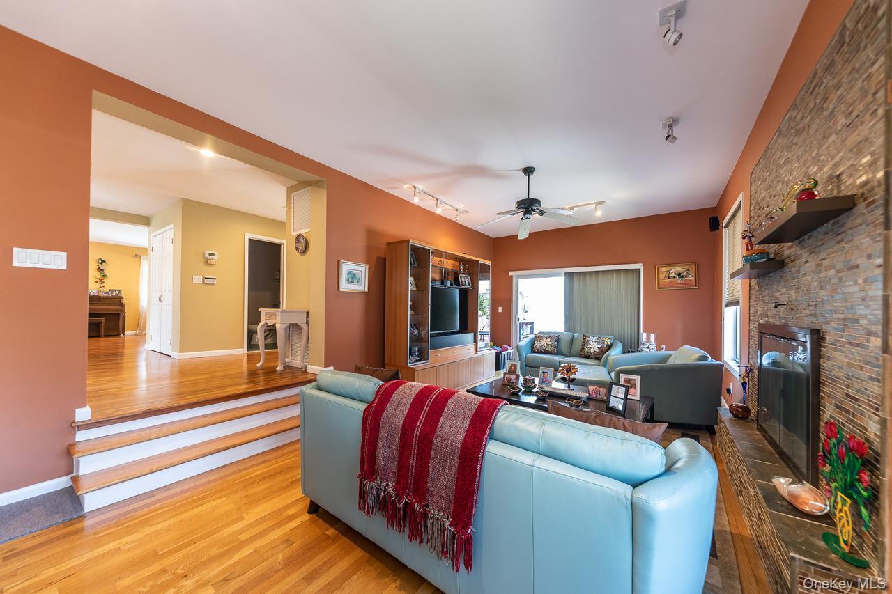 Single Family Olive  Nassau County, NY 11561, MLS-908278-10