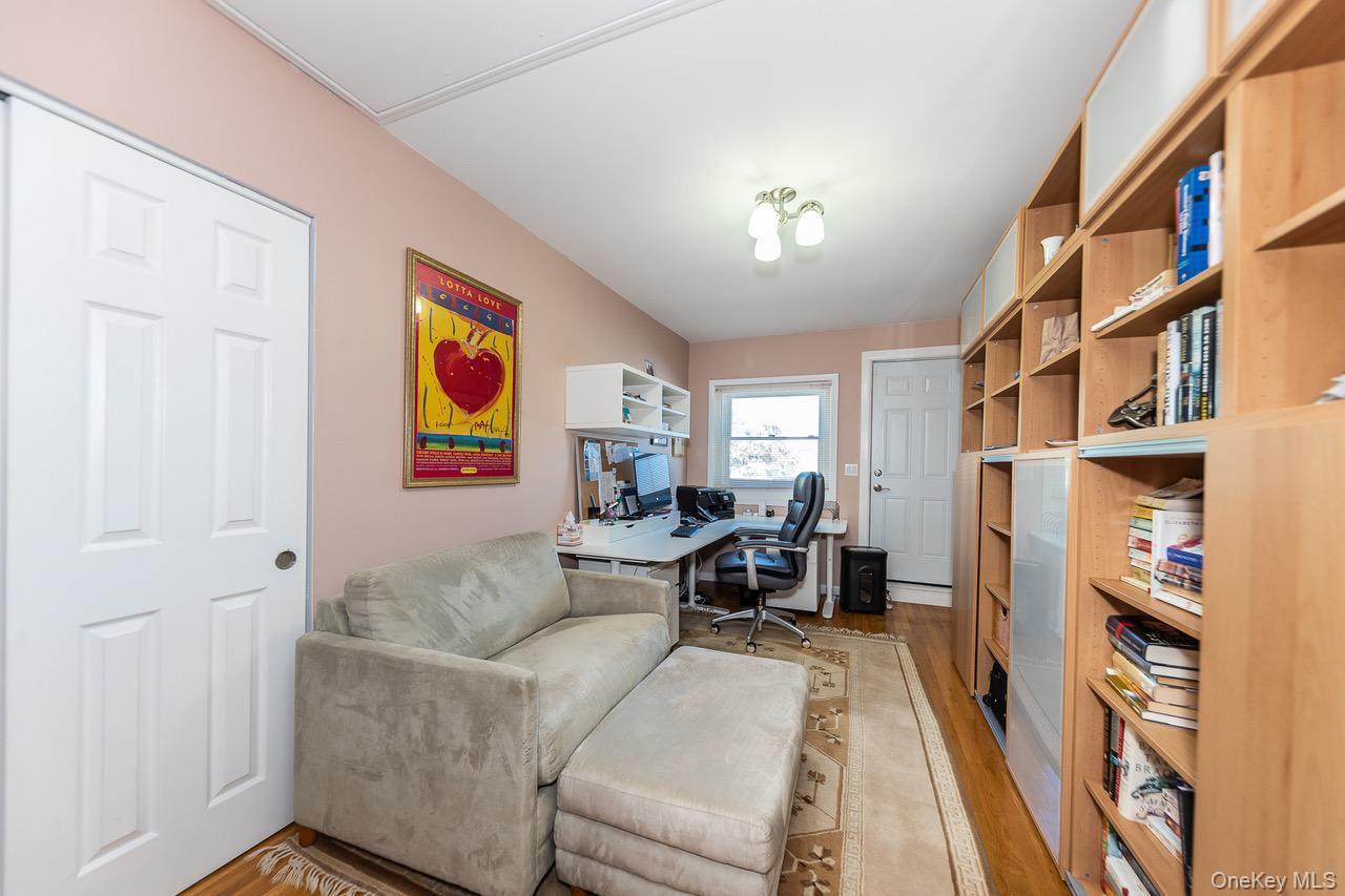 Single Family Olive  Nassau County, NY 11561, MLS-908278-21