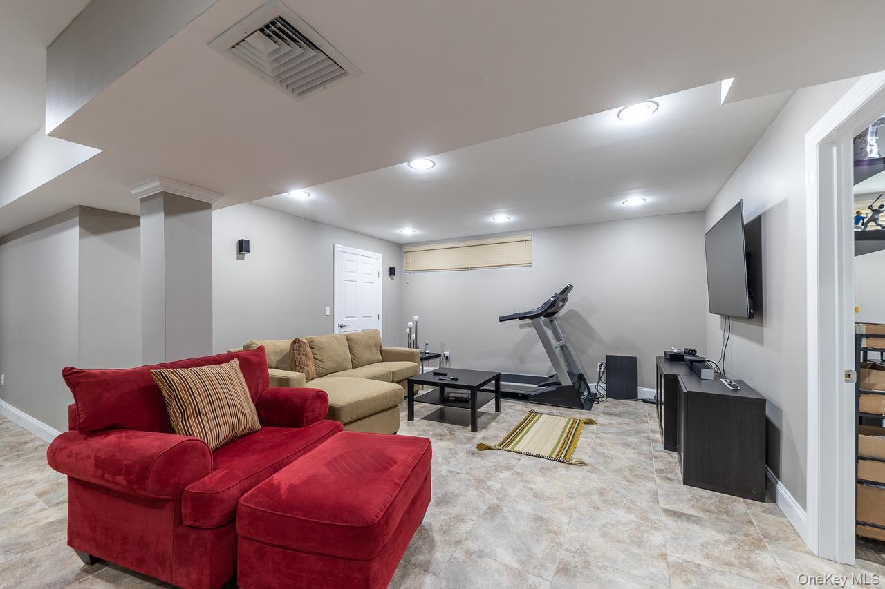 Single Family Olive  Nassau County, NY 11561, MLS-908278-22