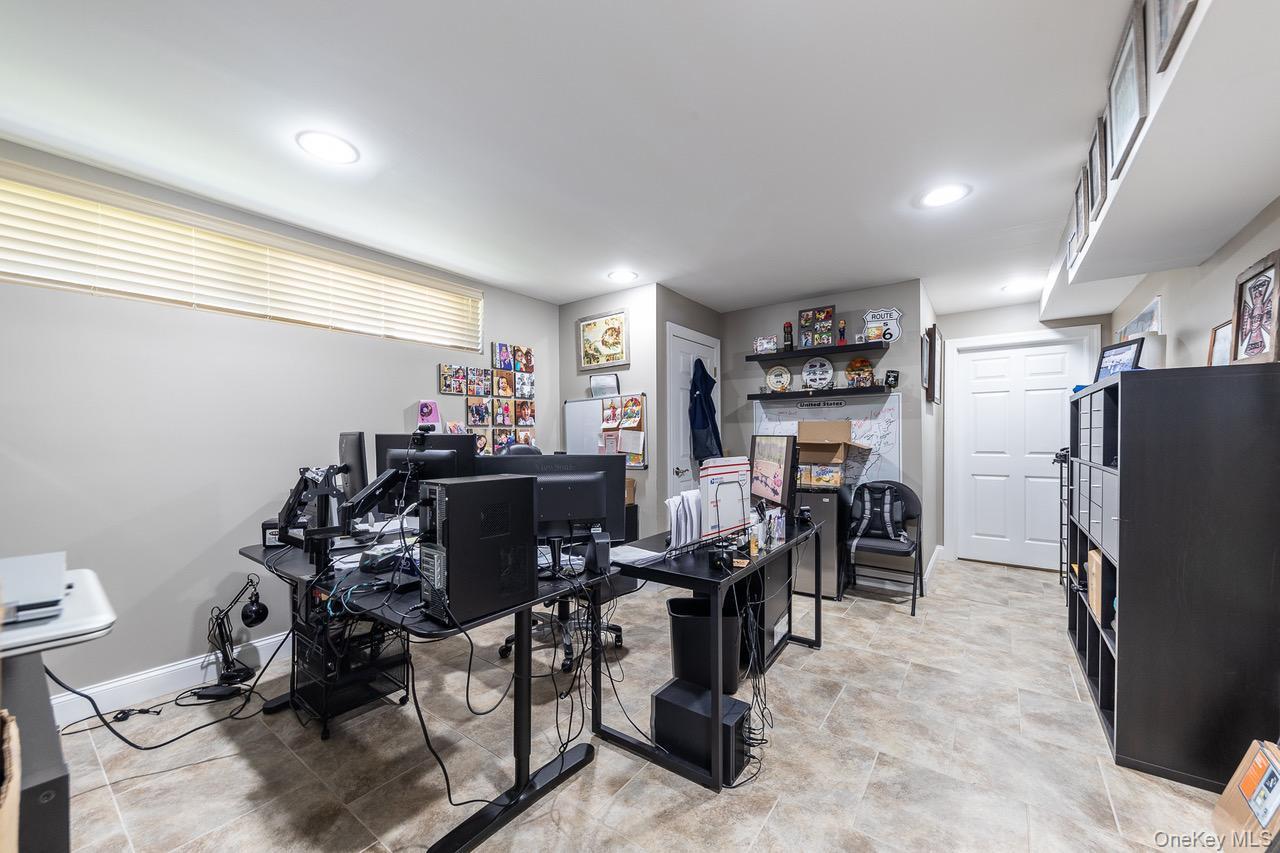 Single Family Olive  Nassau County, NY 11561, MLS-908278-23