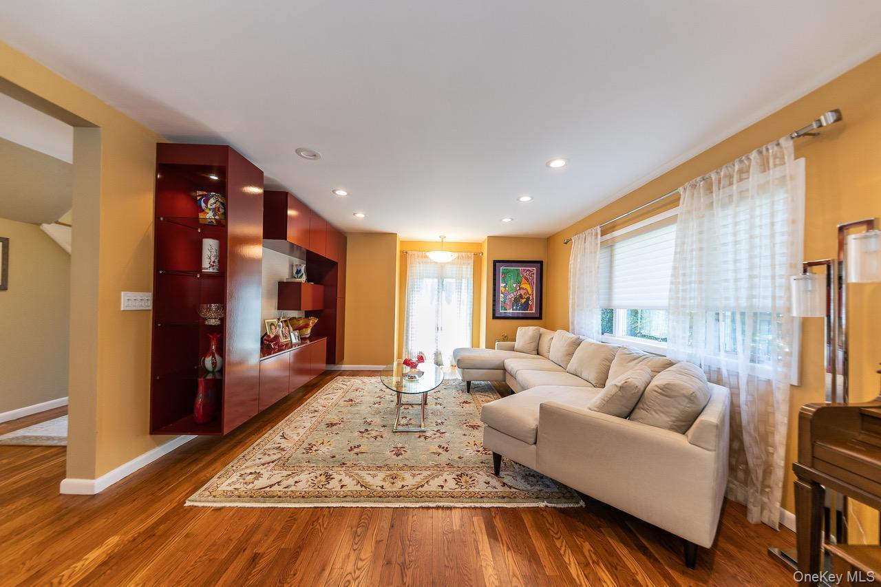 Single Family Olive  Nassau County, NY 11561, MLS-908278-3