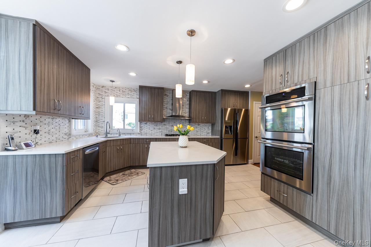 Single Family Olive  Nassau County, NY 11561, MLS-908278-7