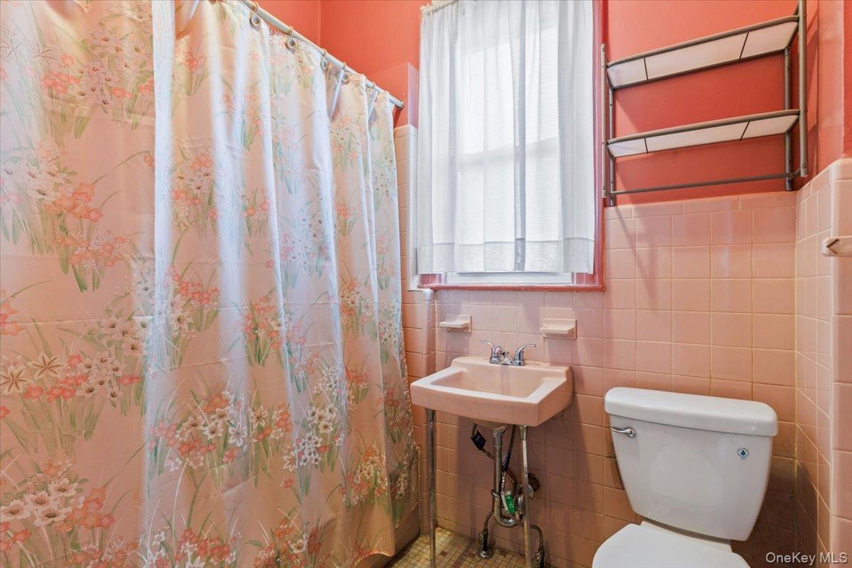 Single Family Zulette  Bronx, NY 10461, MLS-908312-16