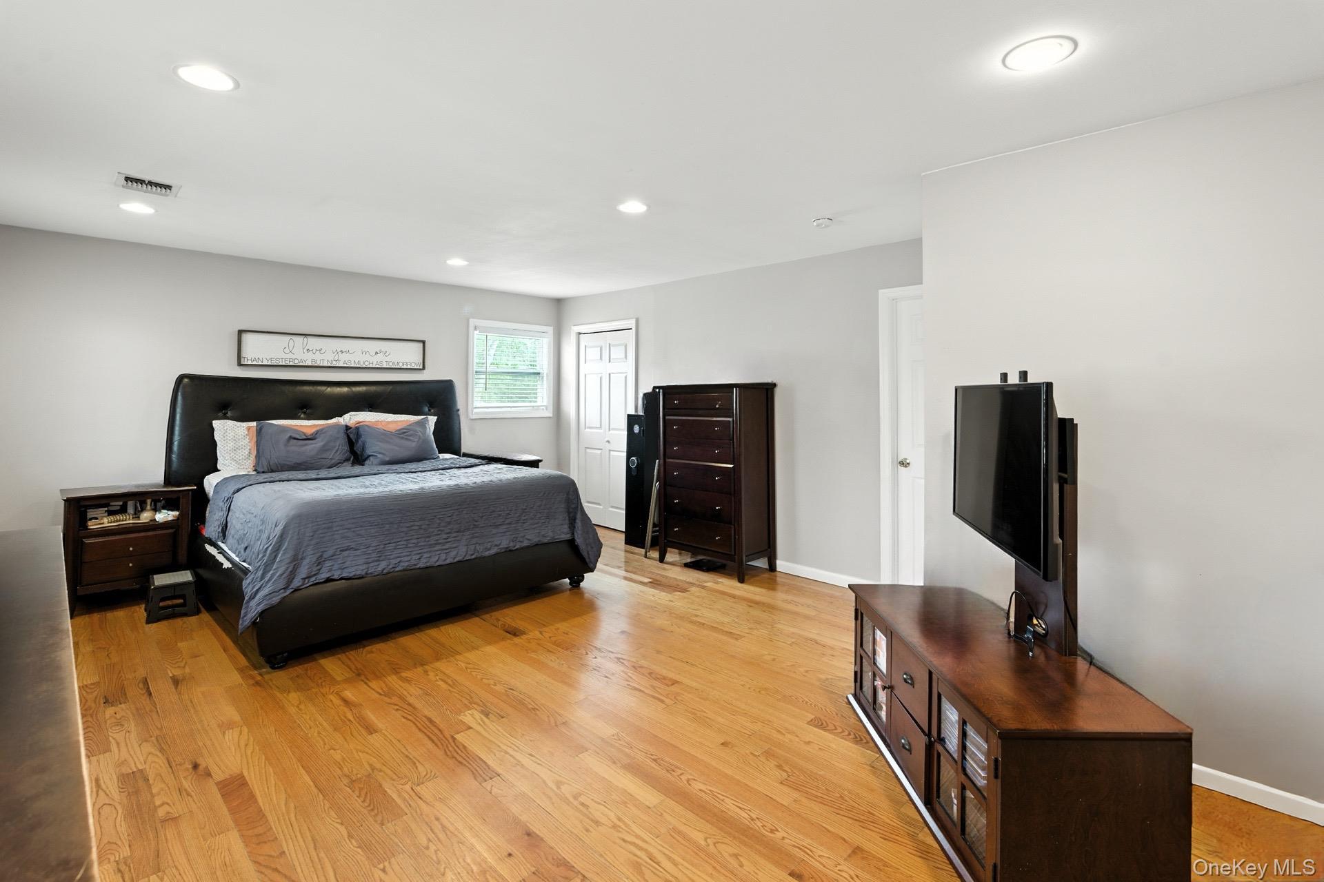 Single Family Riddle  Suffolk County, NY 11717, MLS-908491-20