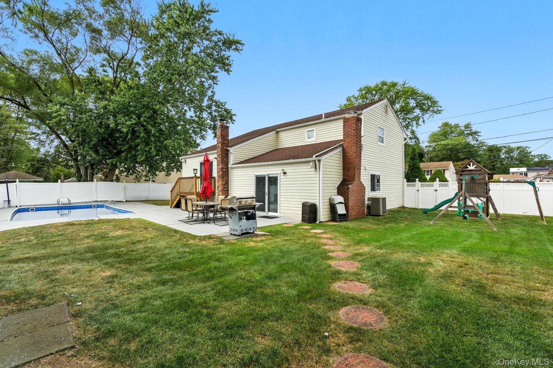 Single Family Riddle  Suffolk County, NY 11717, MLS-908491-26