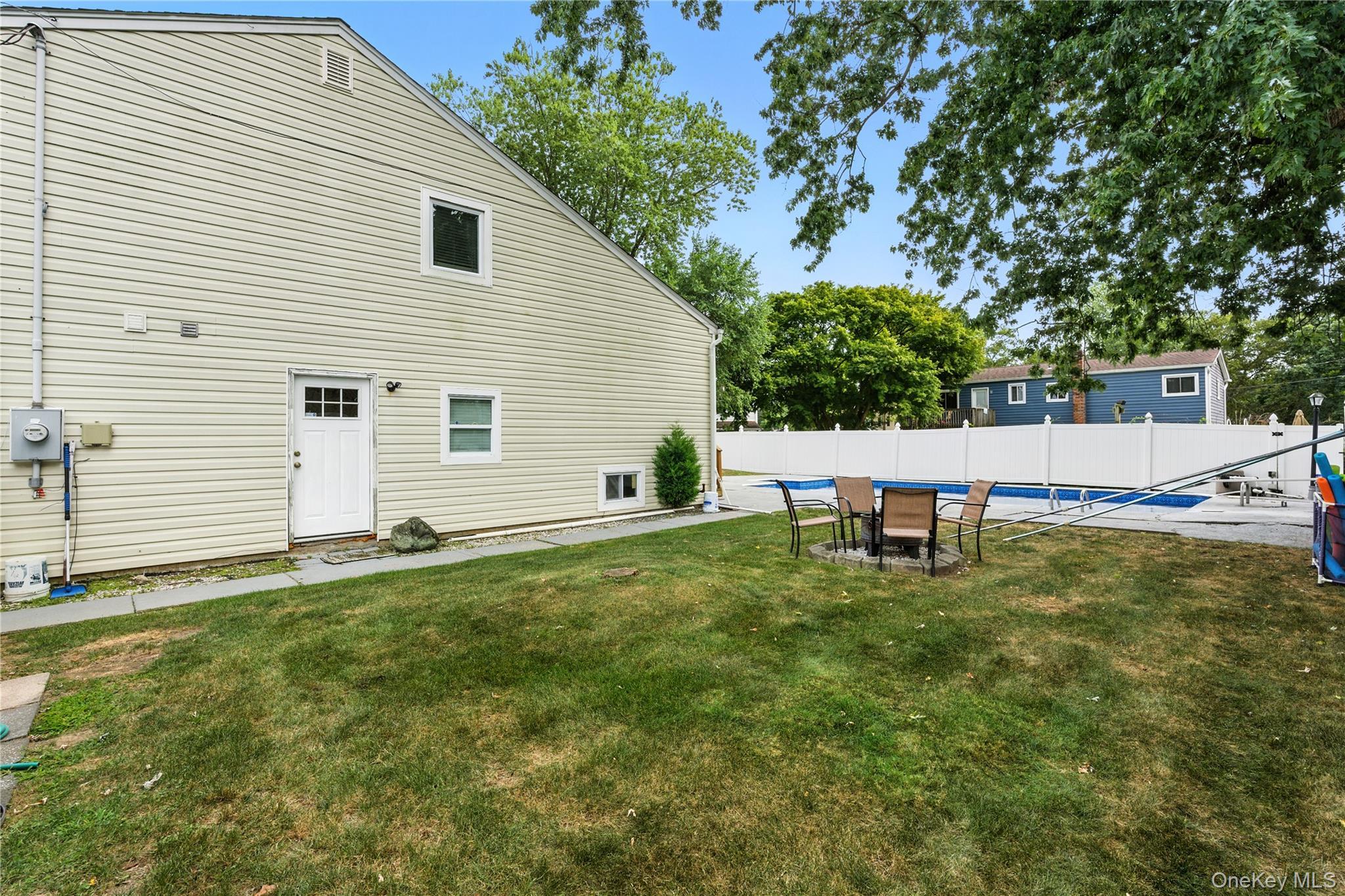 Single Family Riddle  Suffolk County, NY 11717, MLS-908491-27