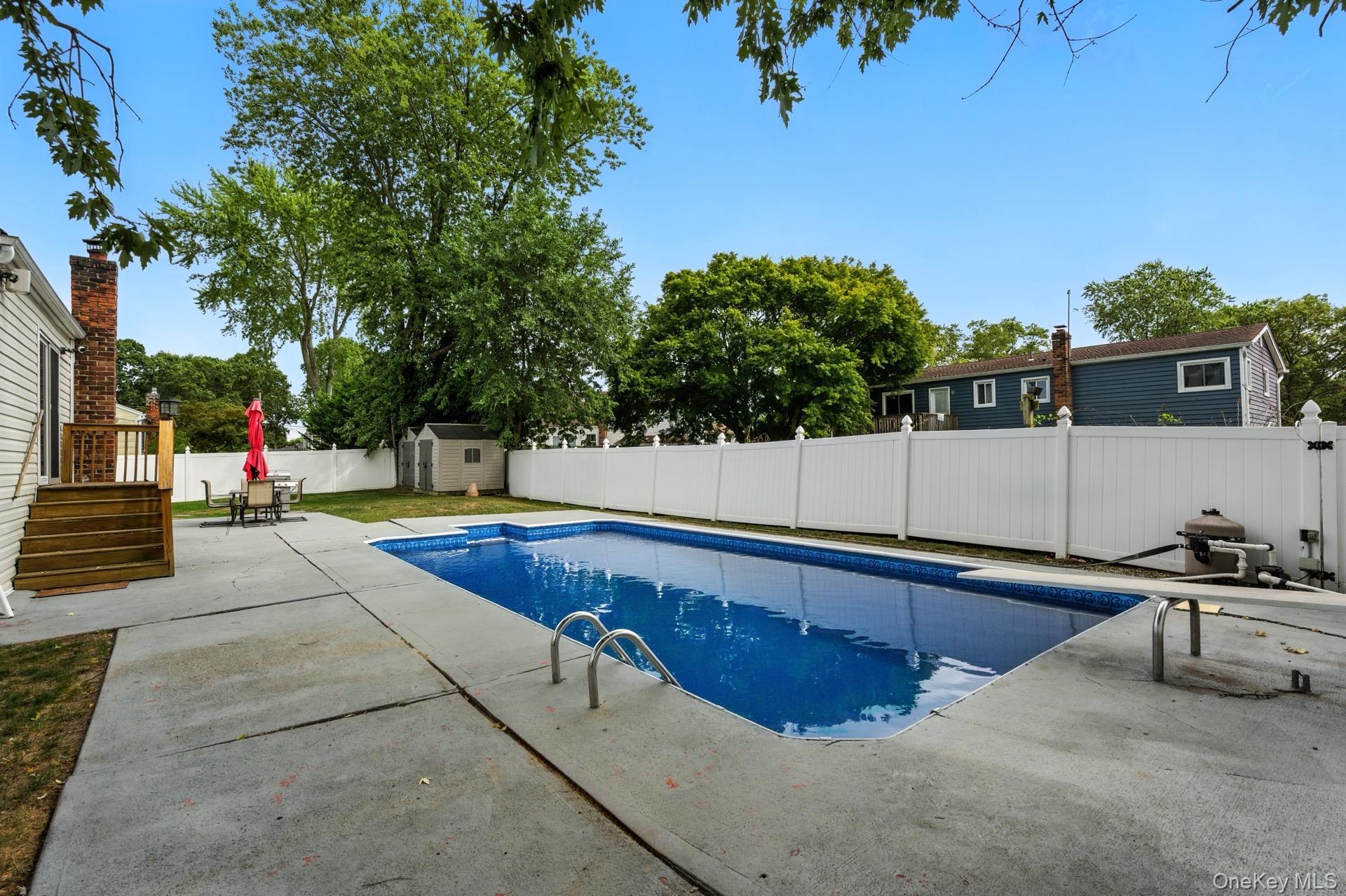 Single Family Riddle  Suffolk County, NY 11717, MLS-908491-28