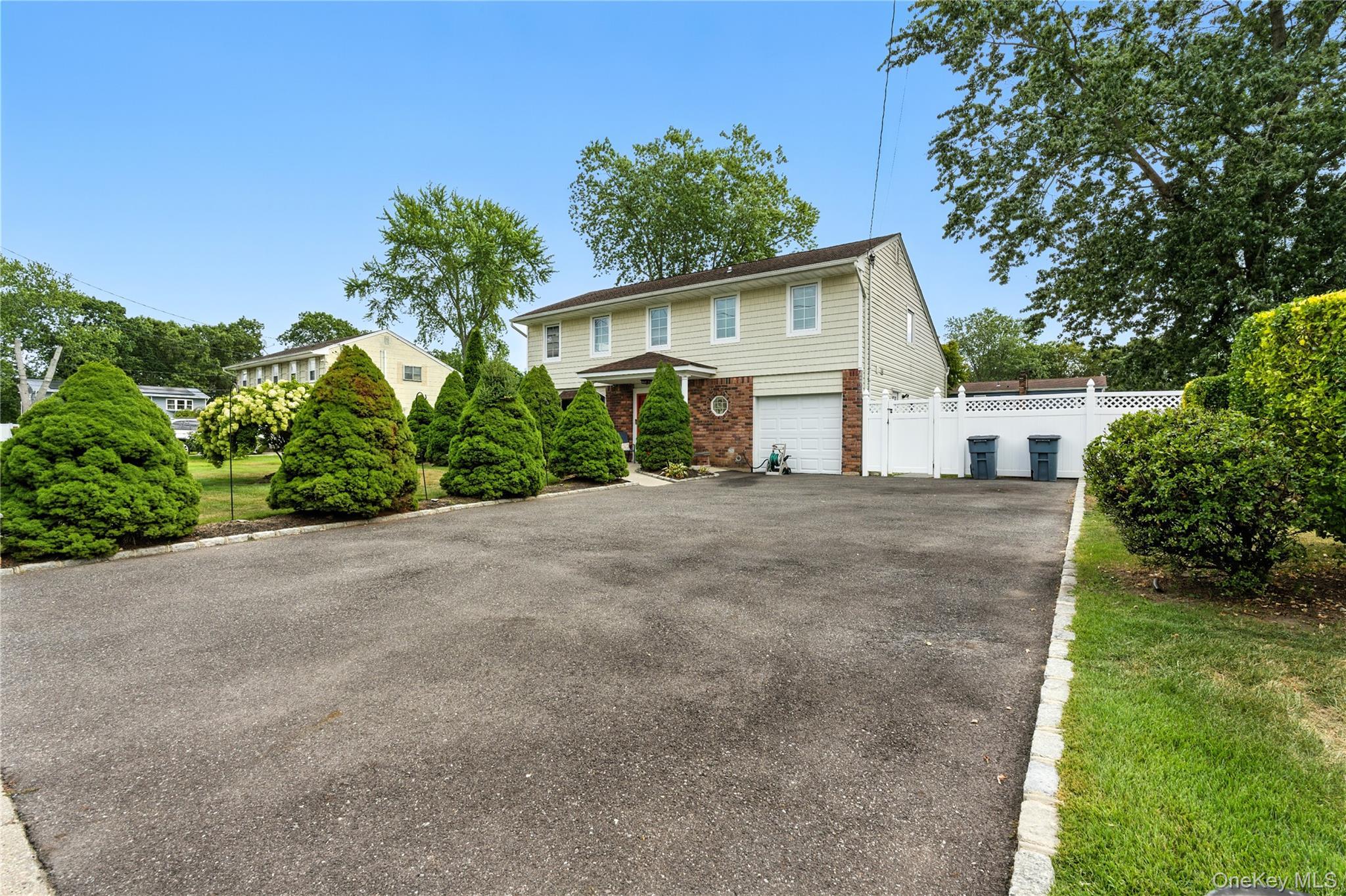 Single Family Riddle  Suffolk County, NY 11717, MLS-908491-5